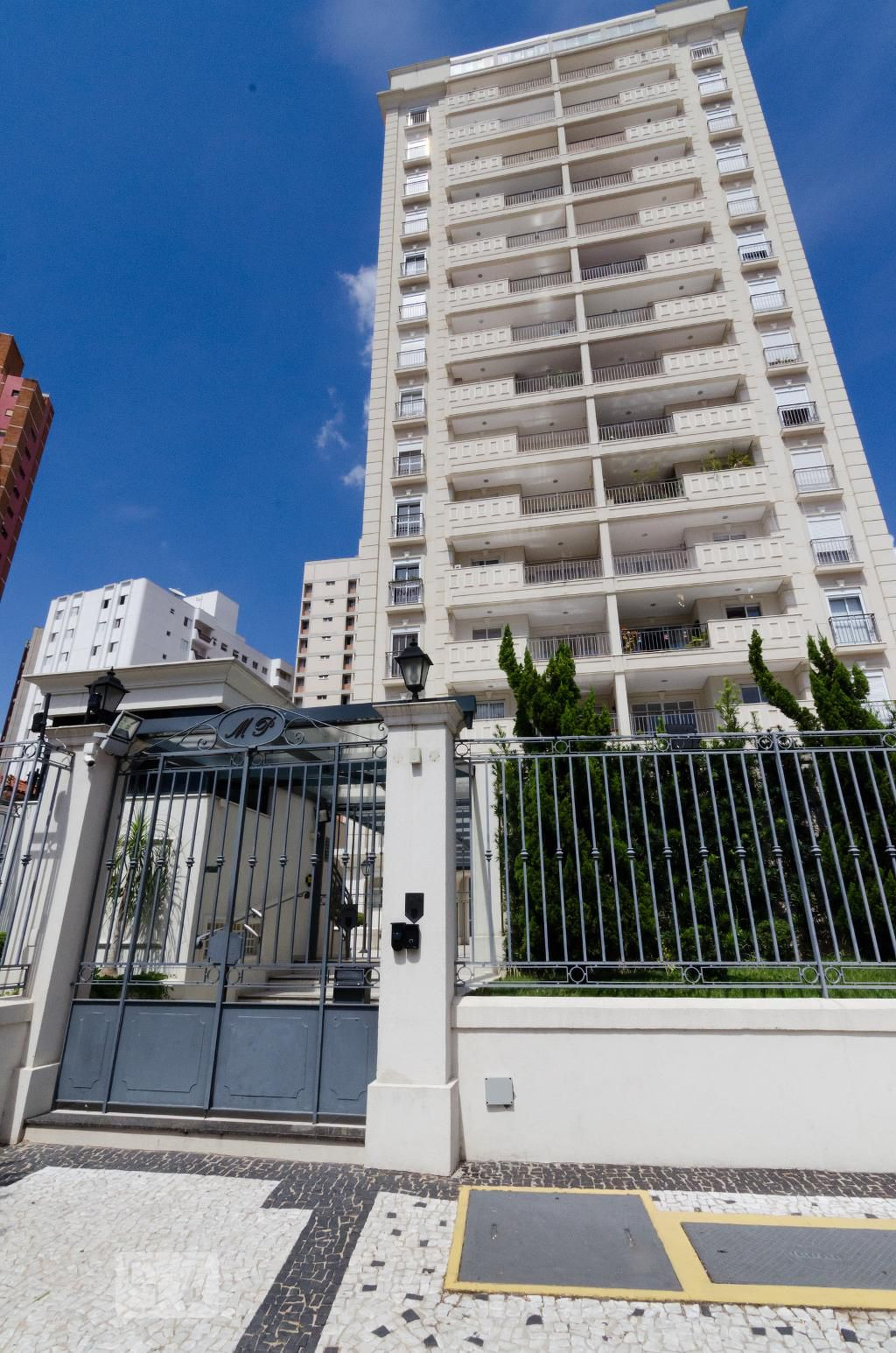 Fachada do prédio Condomínio em Rua Santos Dumont, 474