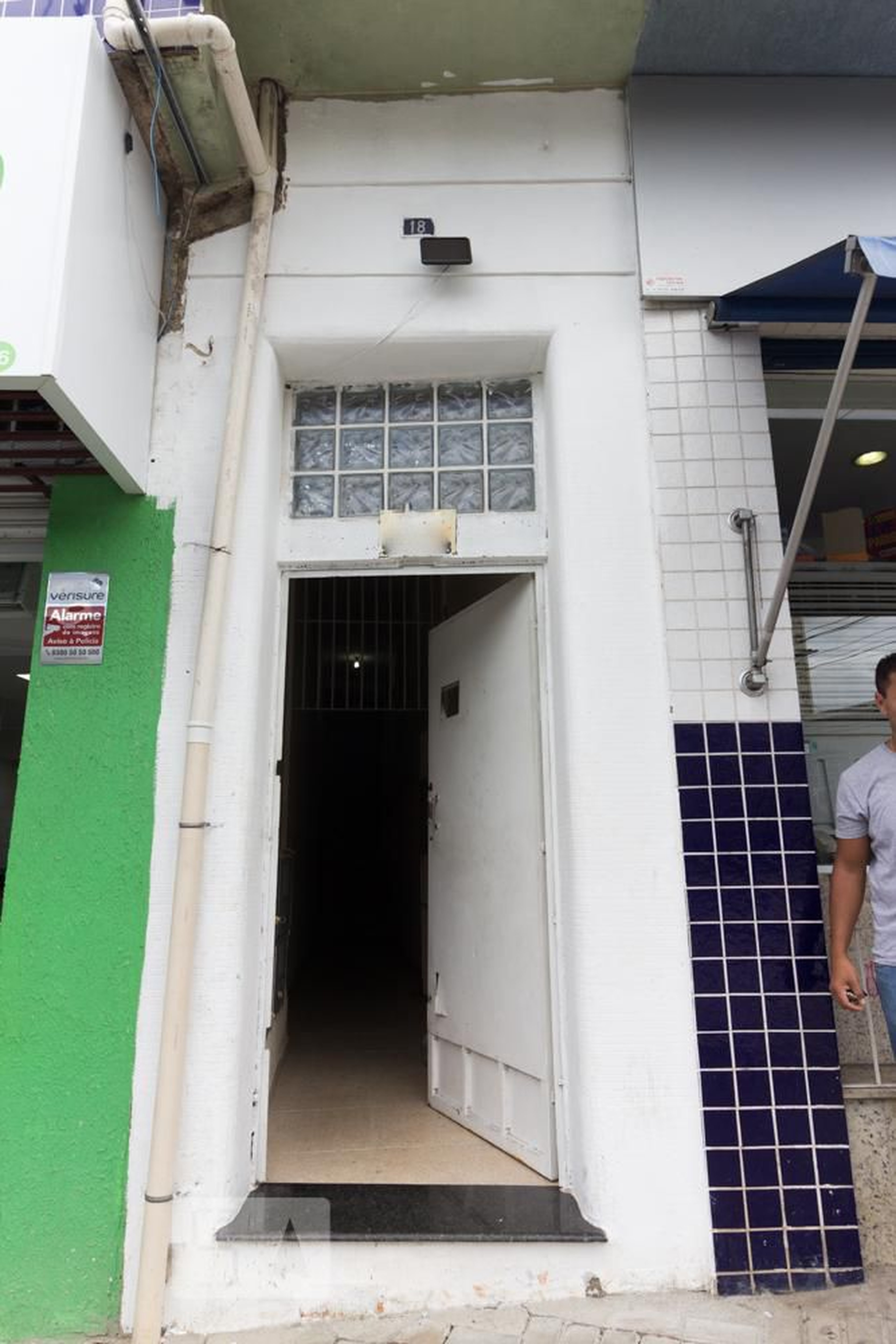 Fachada Condomínio em Avenida Doutor Luís Rocha Miranda, 18