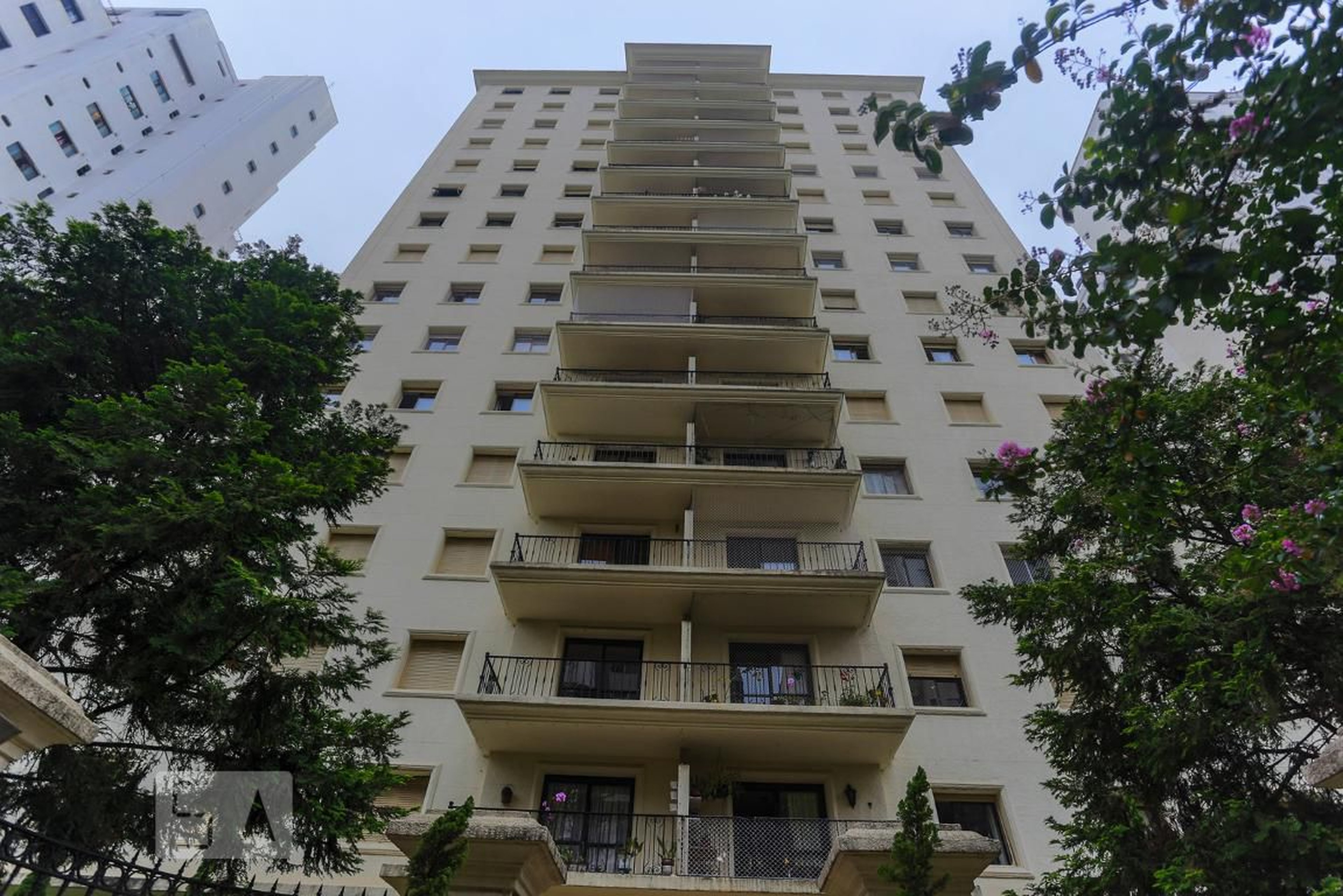 Fachada do Prédio Condomínio Casa de Inglaterra