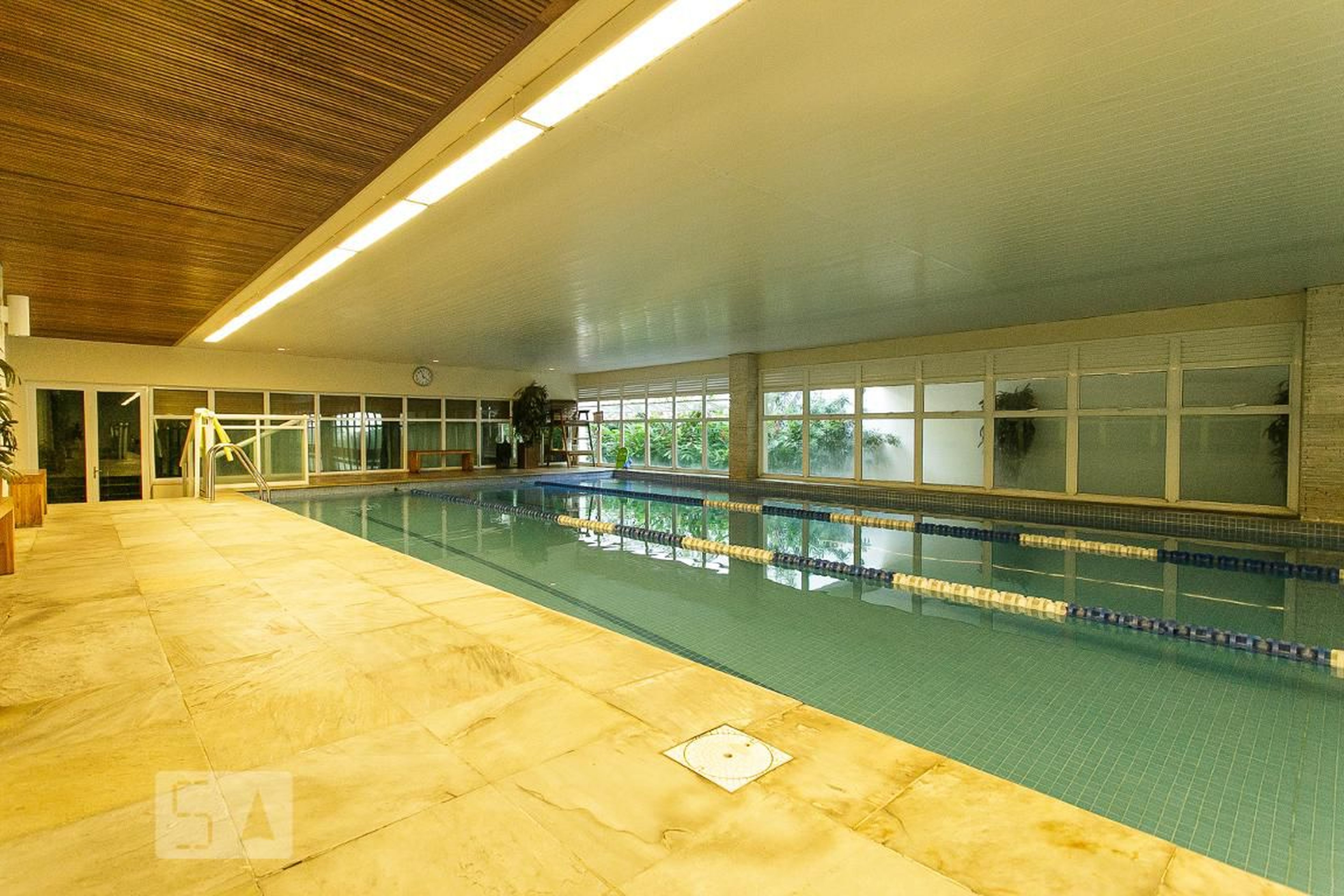 PISCINA COBERTA - Península