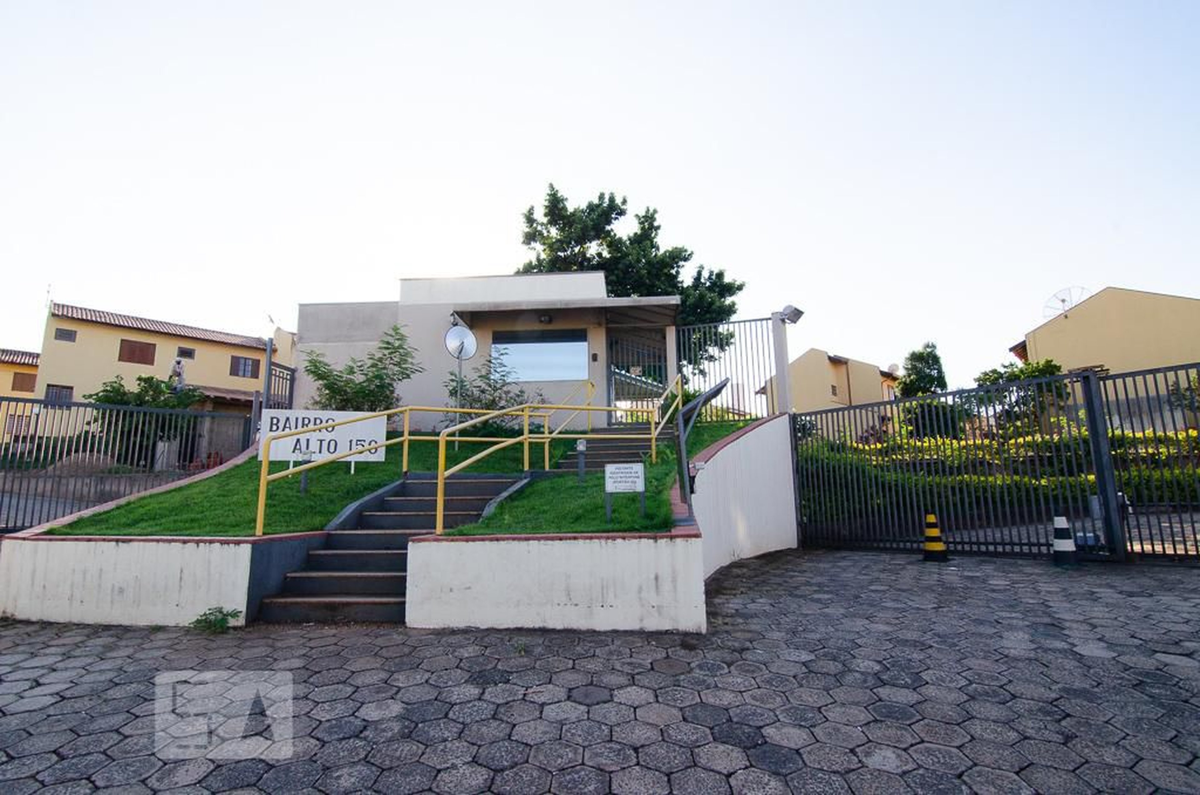 Fachada do condomínio Condomínio Bairro Alto