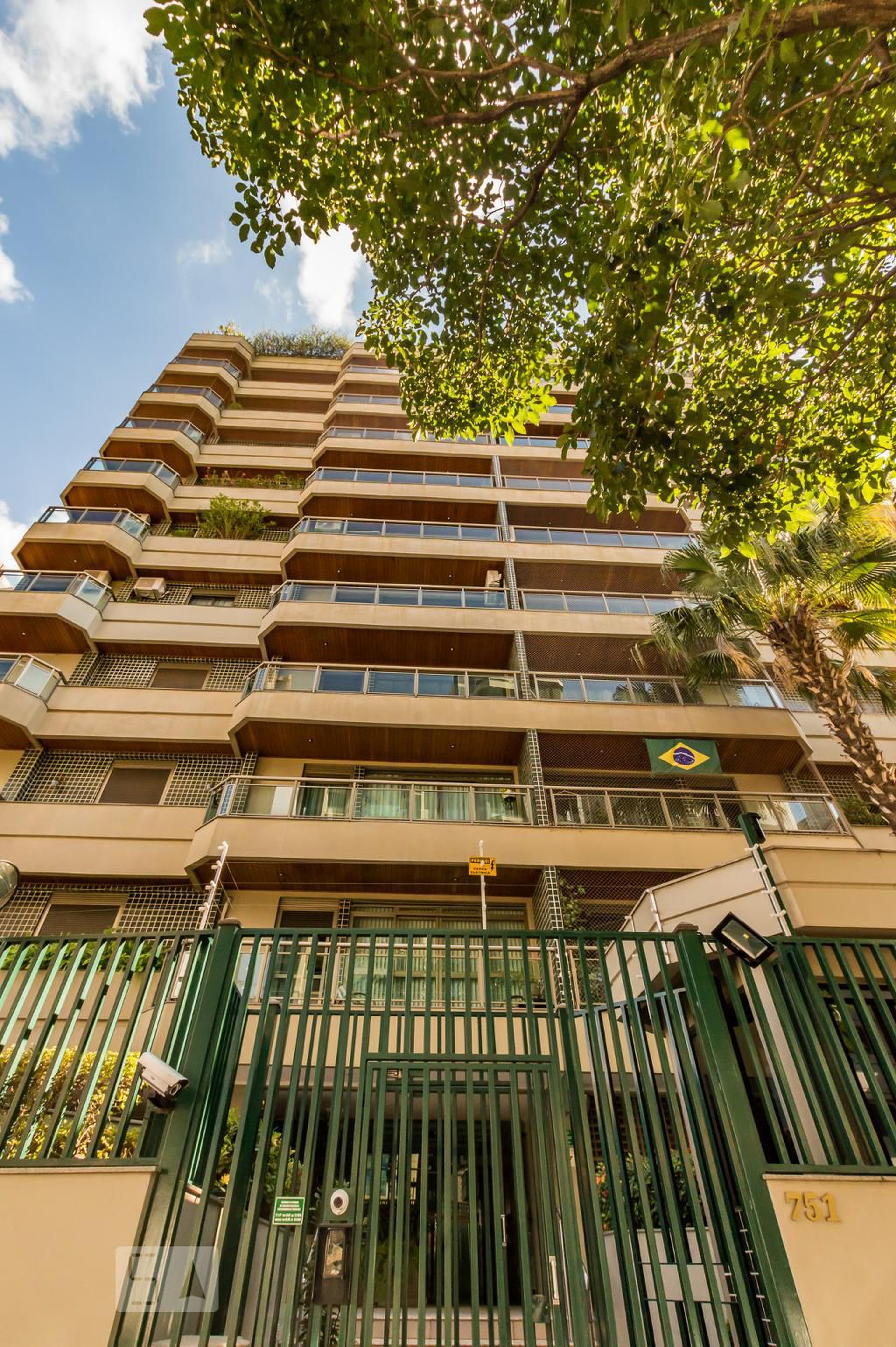 Fachada Condomínio em Rua Coronel Quirino, 751