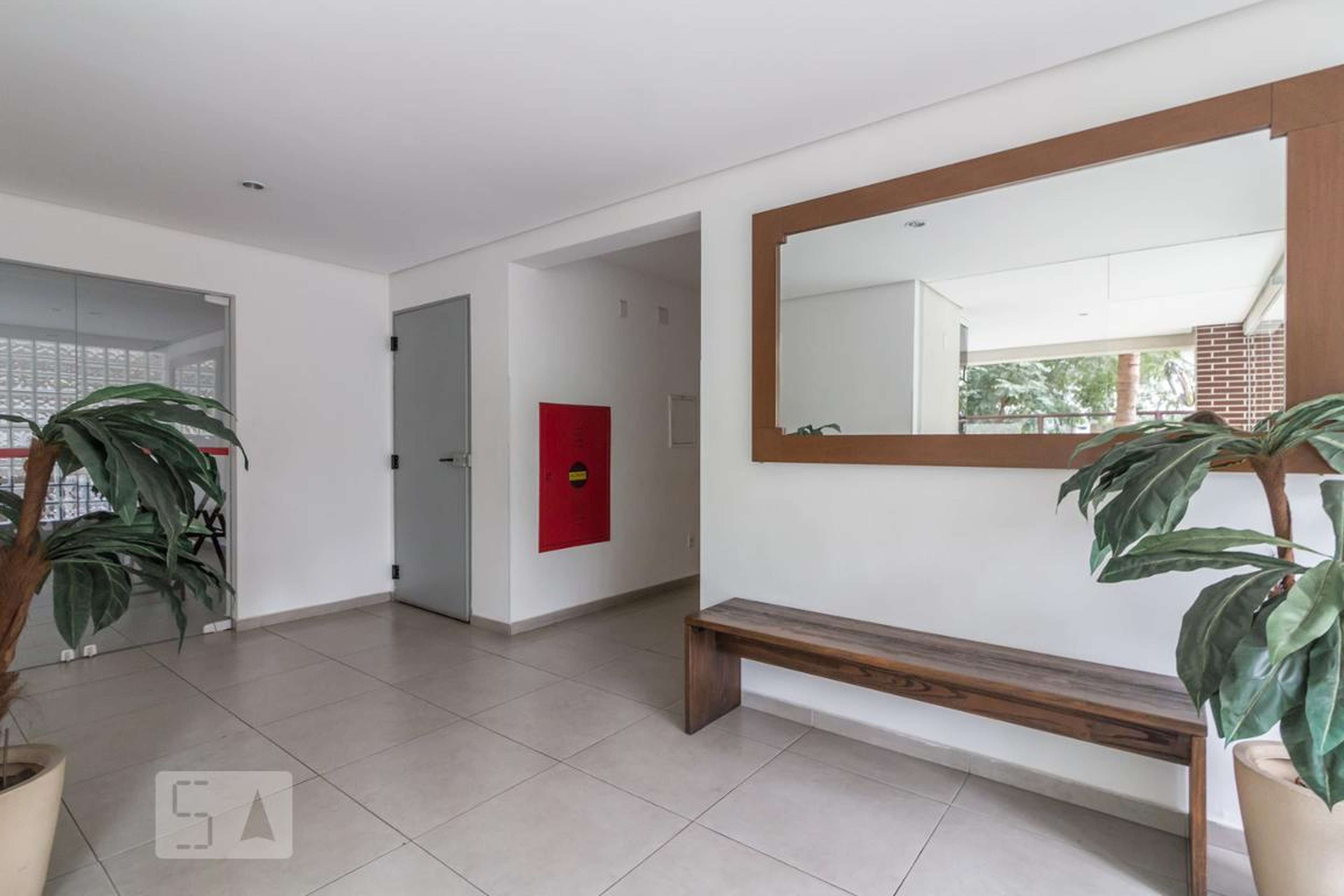Hall de entrada - Leonardo Bernstein
