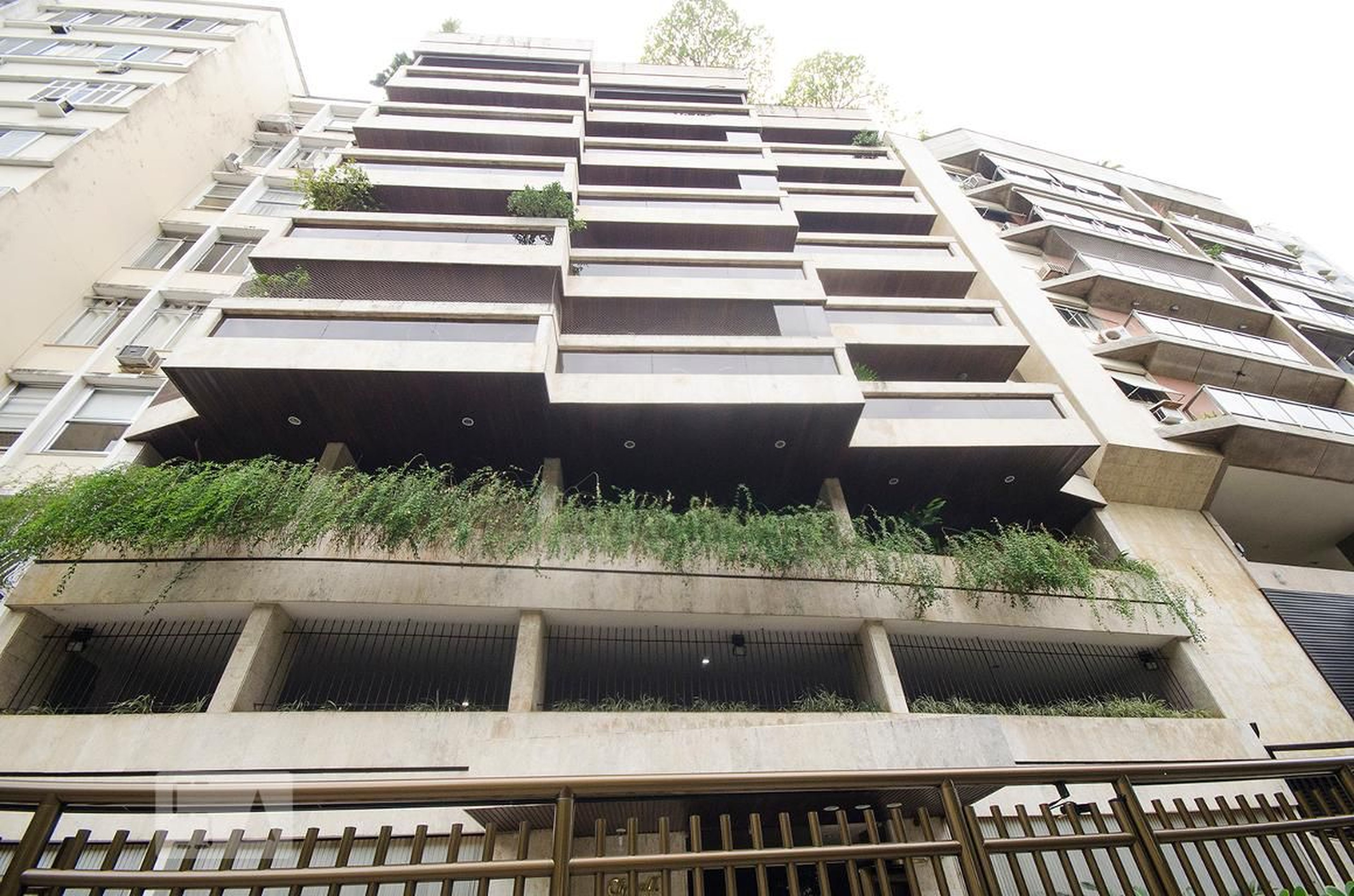 FACHADA Condomínio em Avenida Visconde de Albuquerque, 208