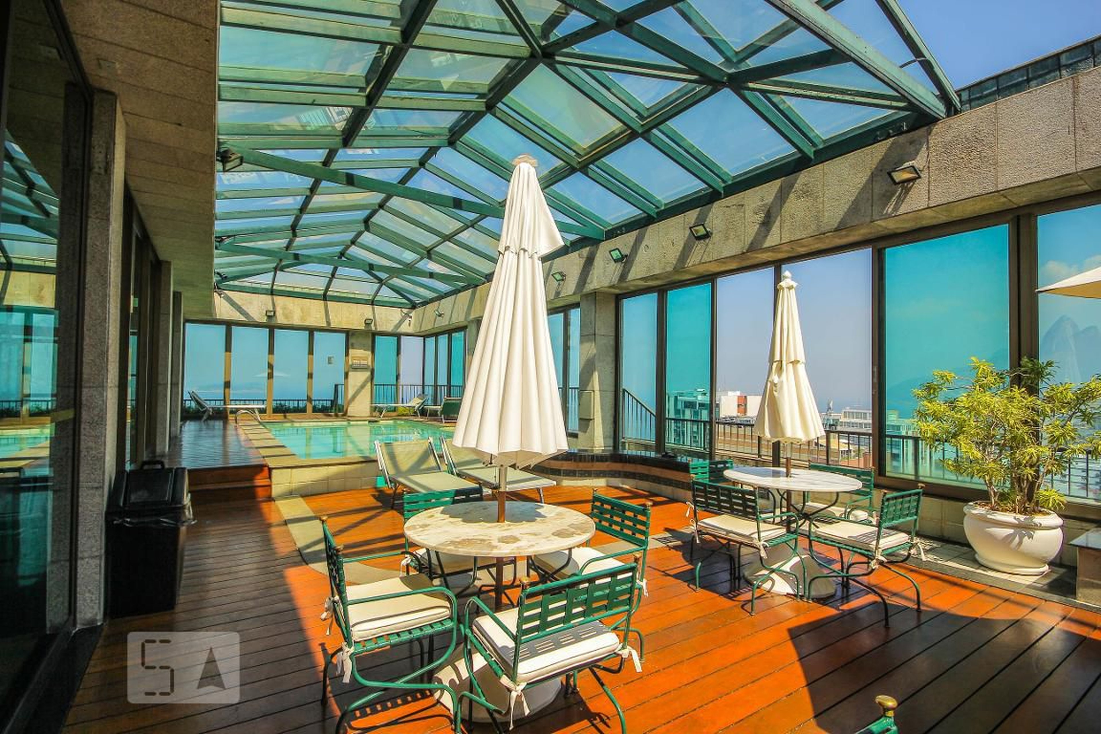 Área da piscina - Tiffanys