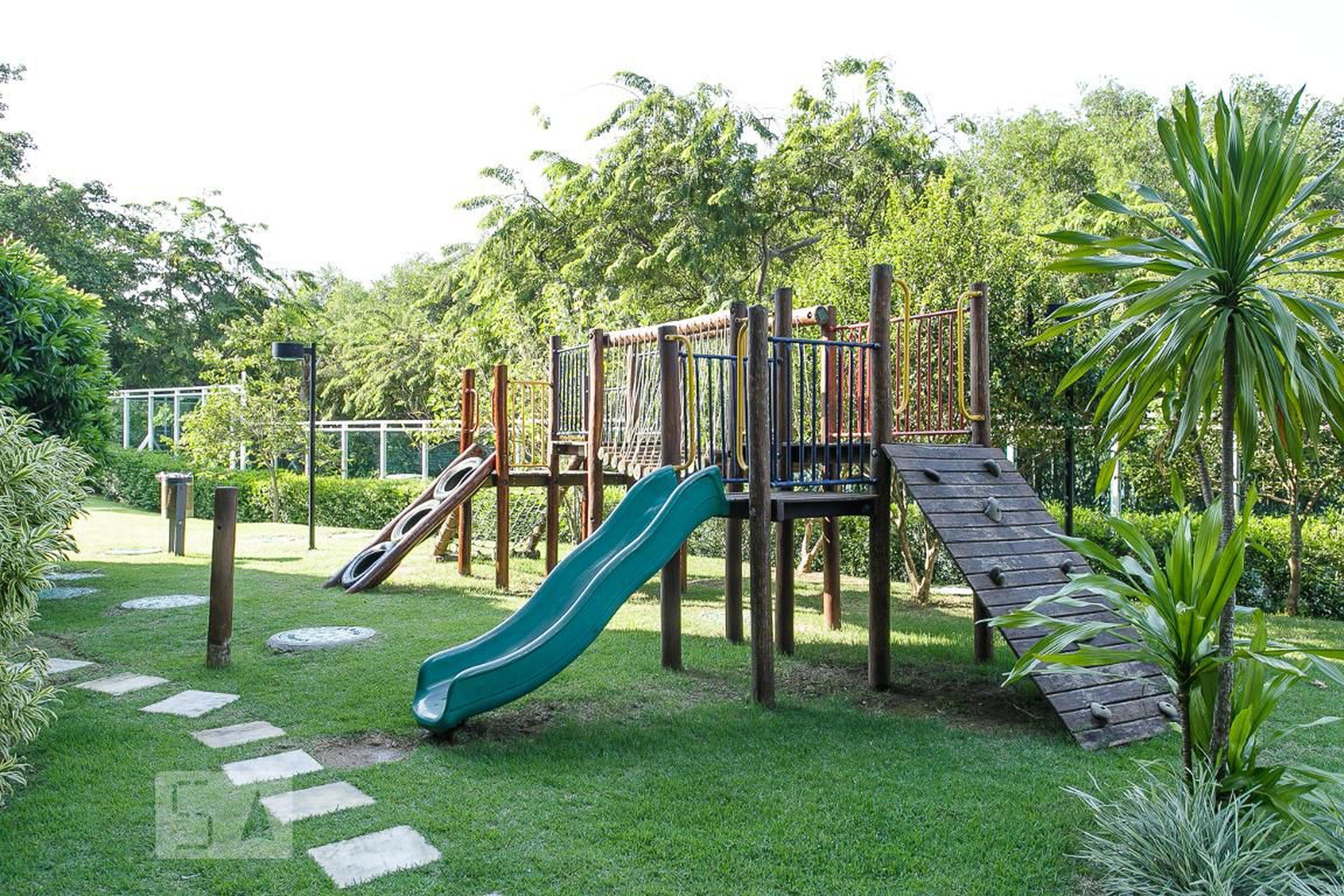 PLAYGROUND - Aquarela