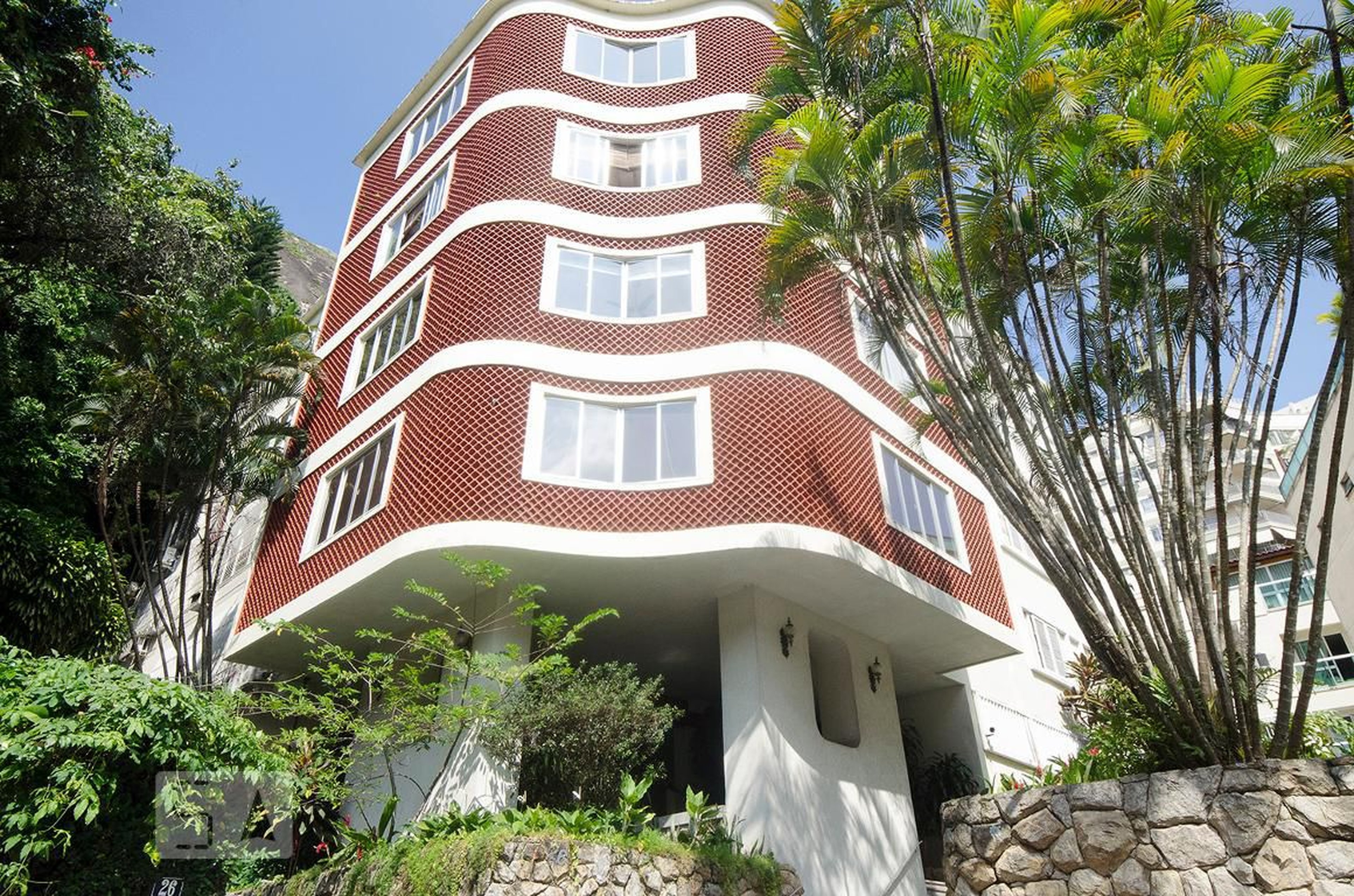 Fachada Condomínio em Rua Almirante Guillobel, 26