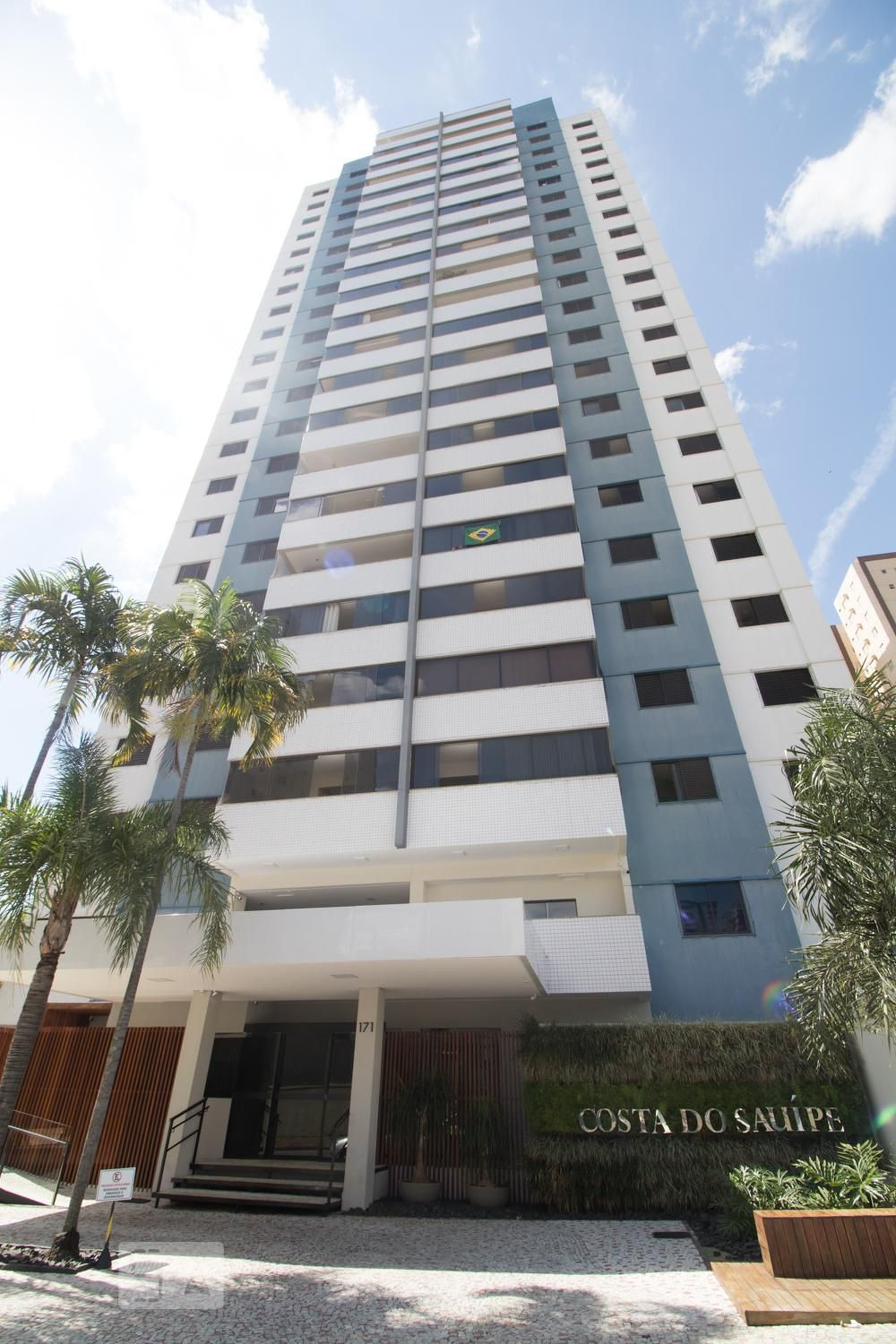 fachada Condomínio em Rua T-28, 171