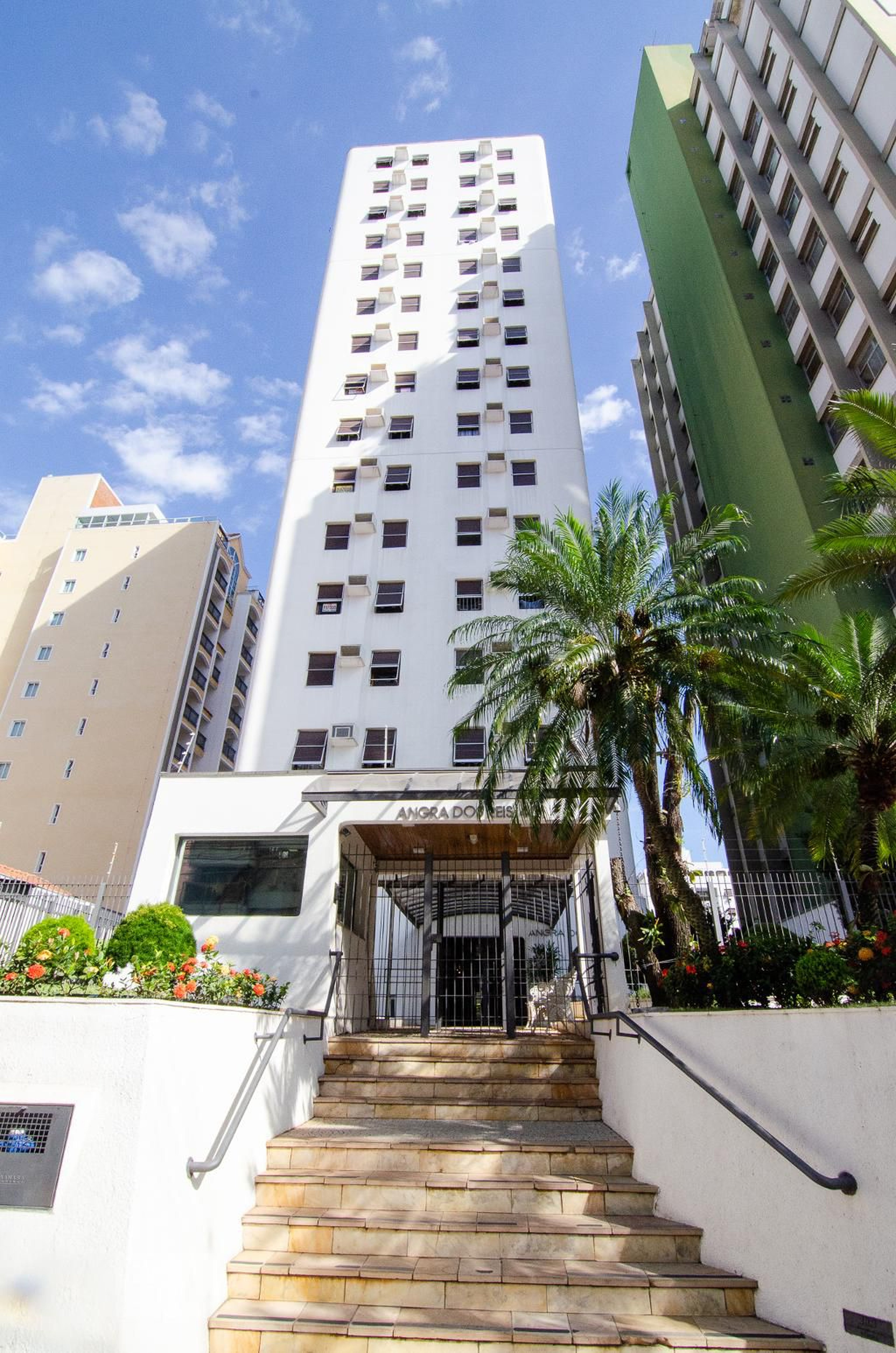 Fachada do prédio Condomínio Angra dos Reis