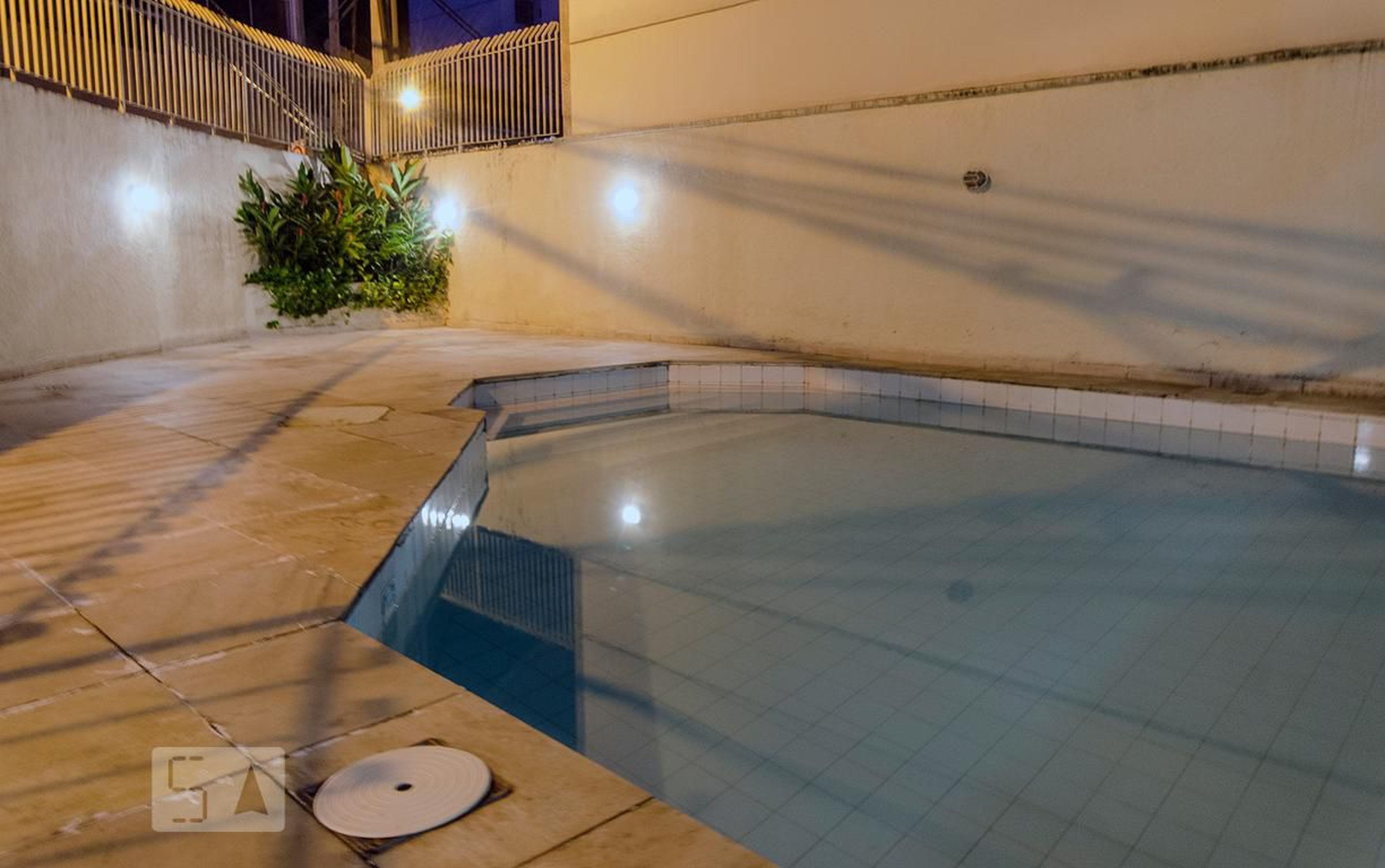 Piscina Condomínio Reseda