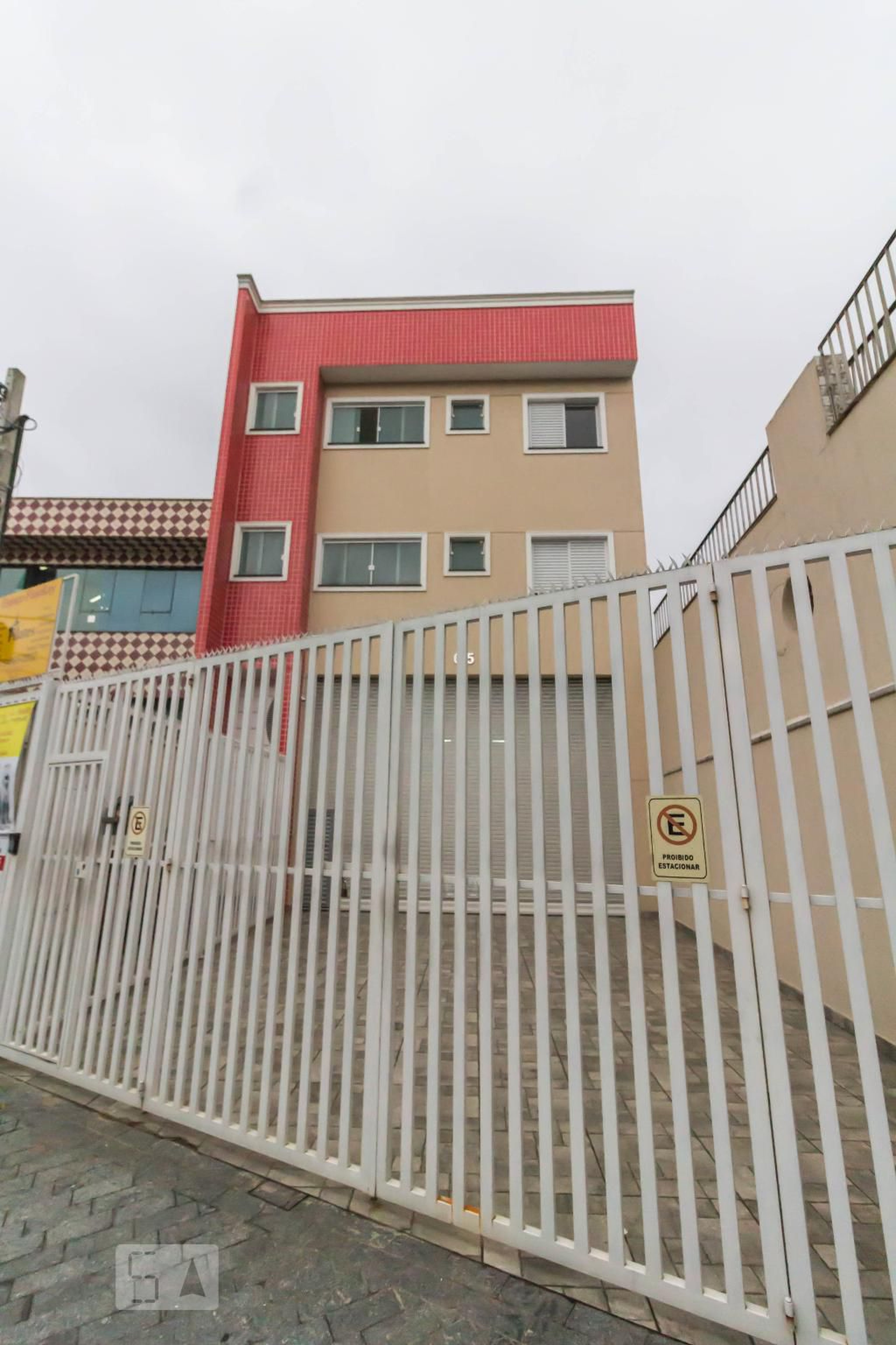 Fachada Condomínio em Rua Caçaquera, 615