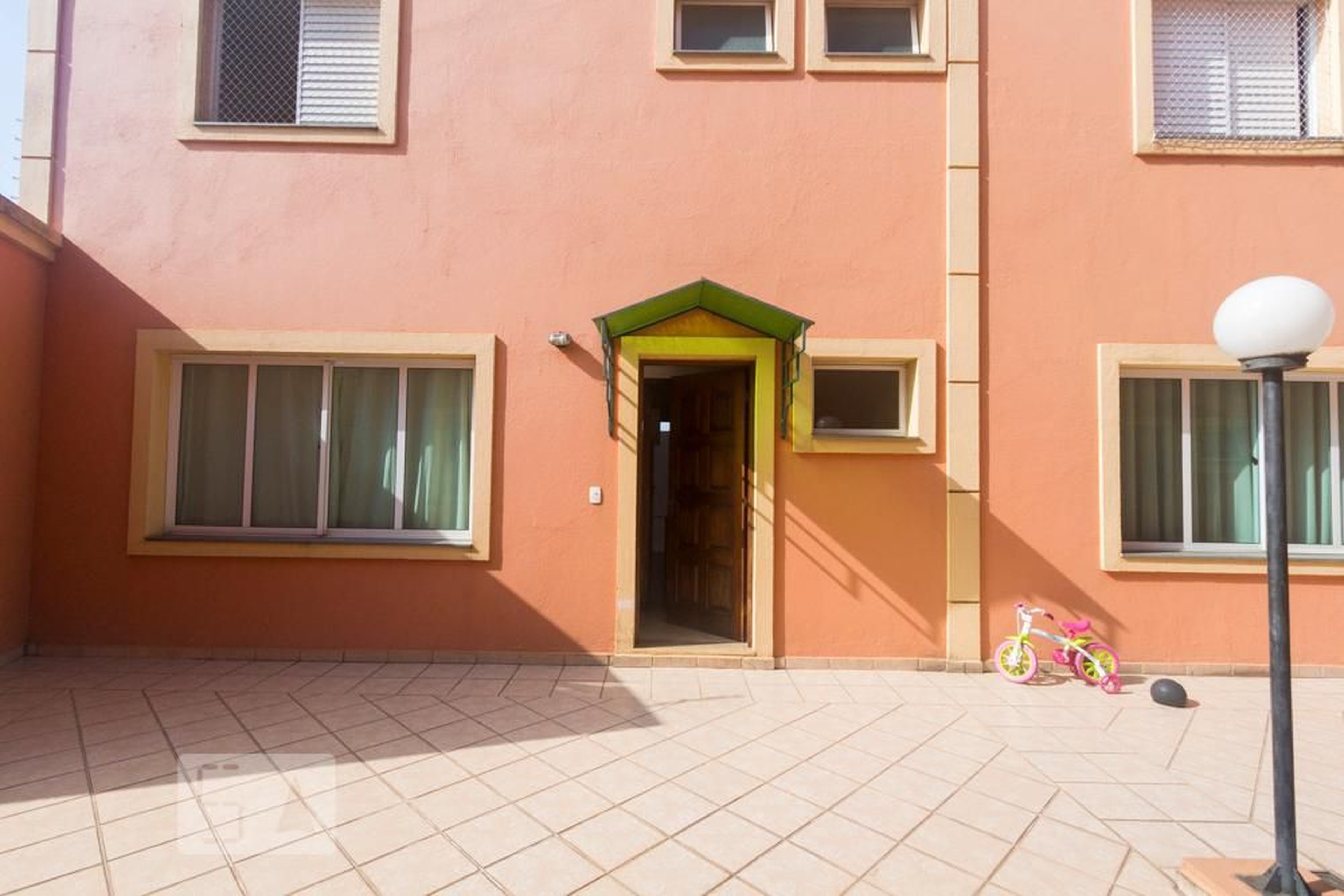 ÁREA EXTERNA - Vila Flores