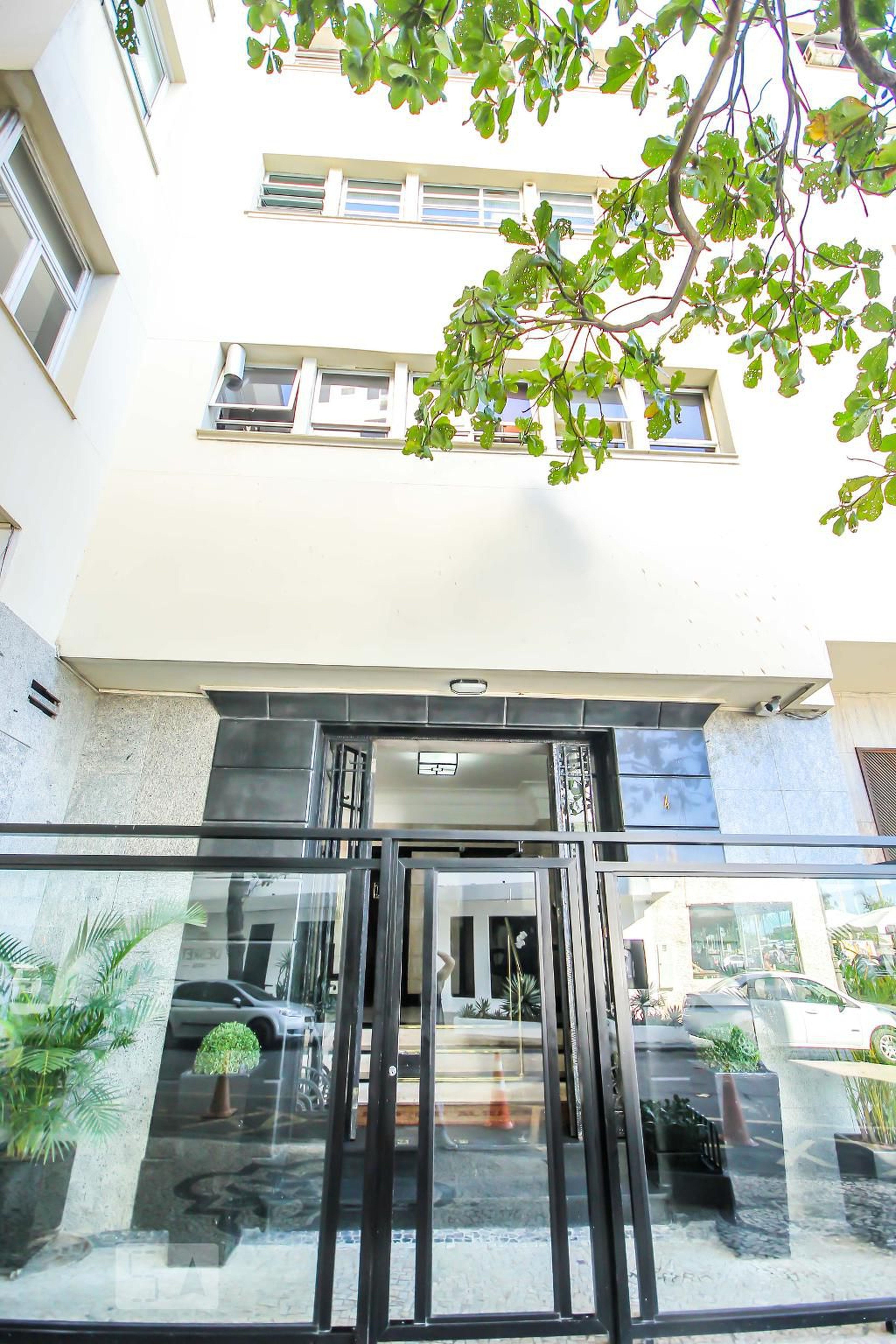 Fachada do prédio Condomínio em Rua Almirante Gonçalves, 4