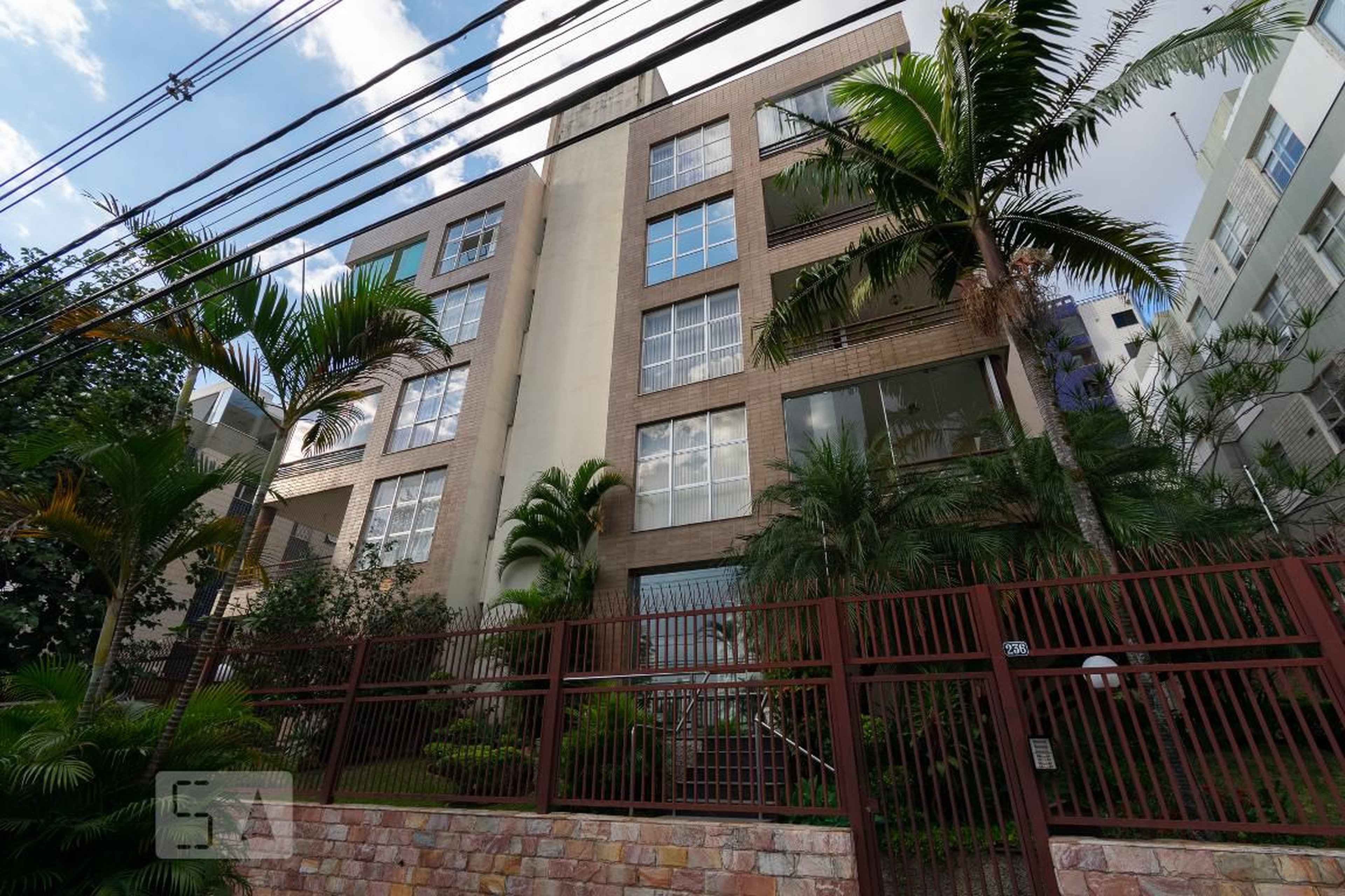 Fachada Condomínio em Rua Maria Heilbuth Surette, 236