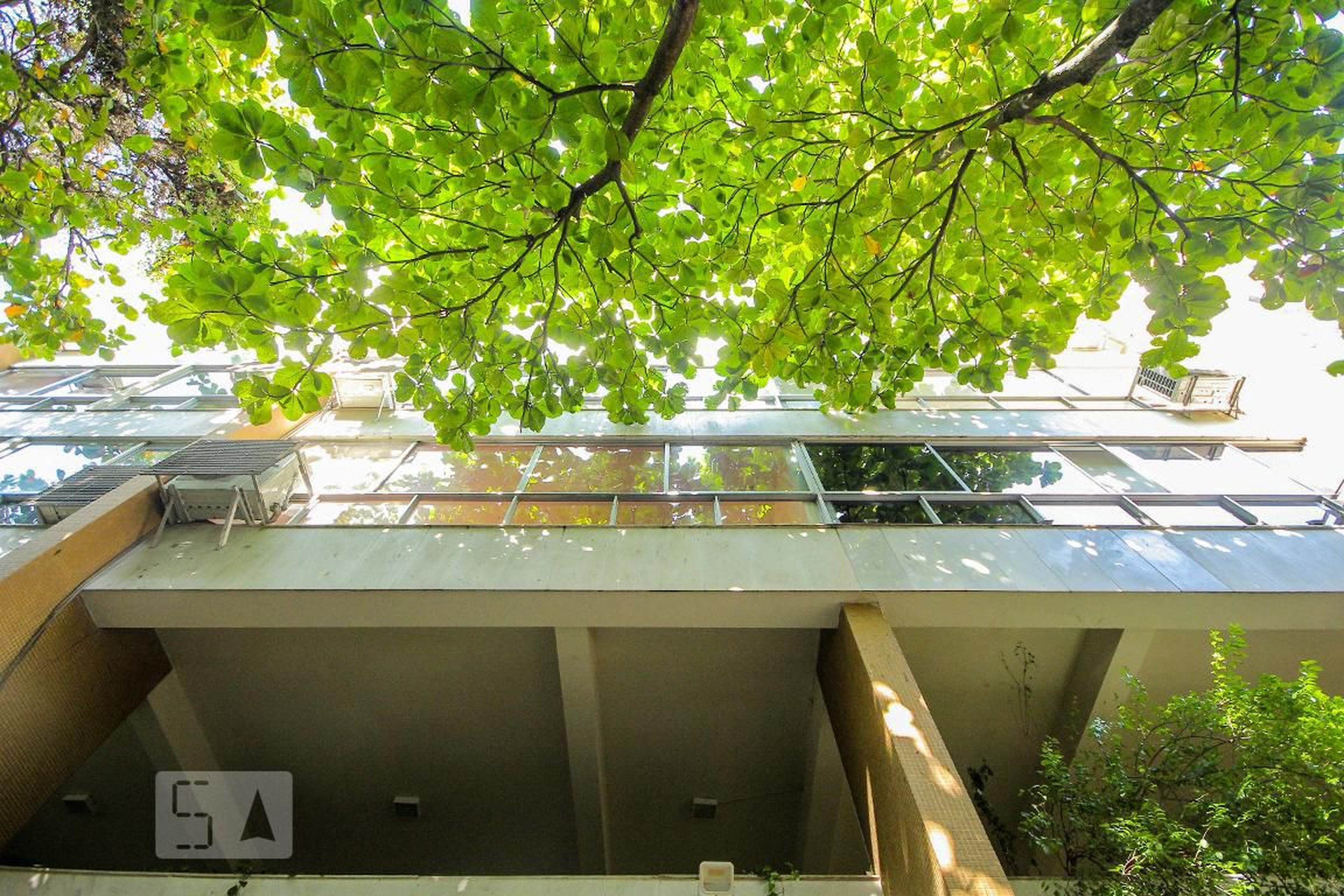 Fachada Condomínio em Rua Barão de Jaguaripe, 297