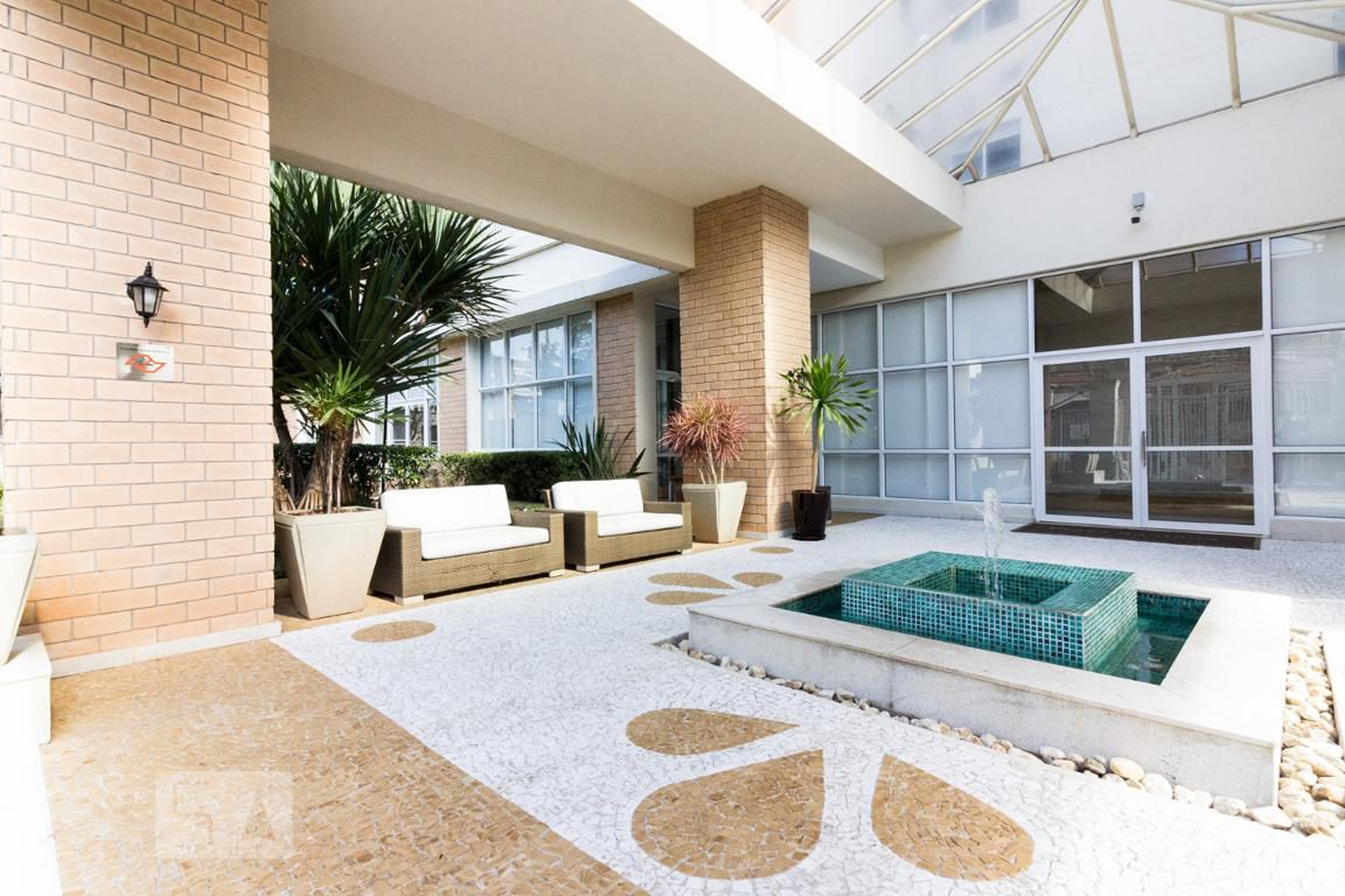 Entrada Social - Praça Santana