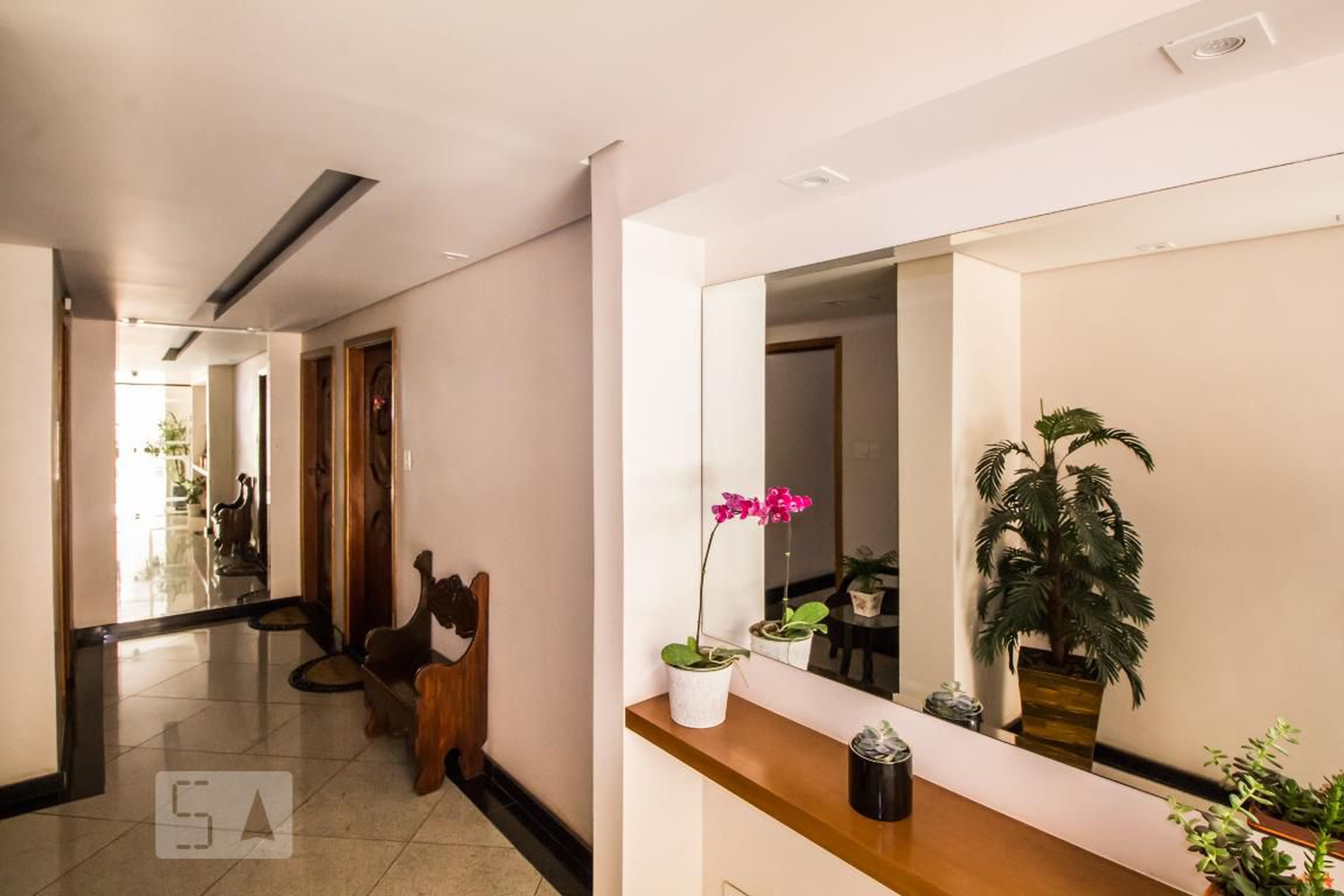 HALL - Santa Virginia