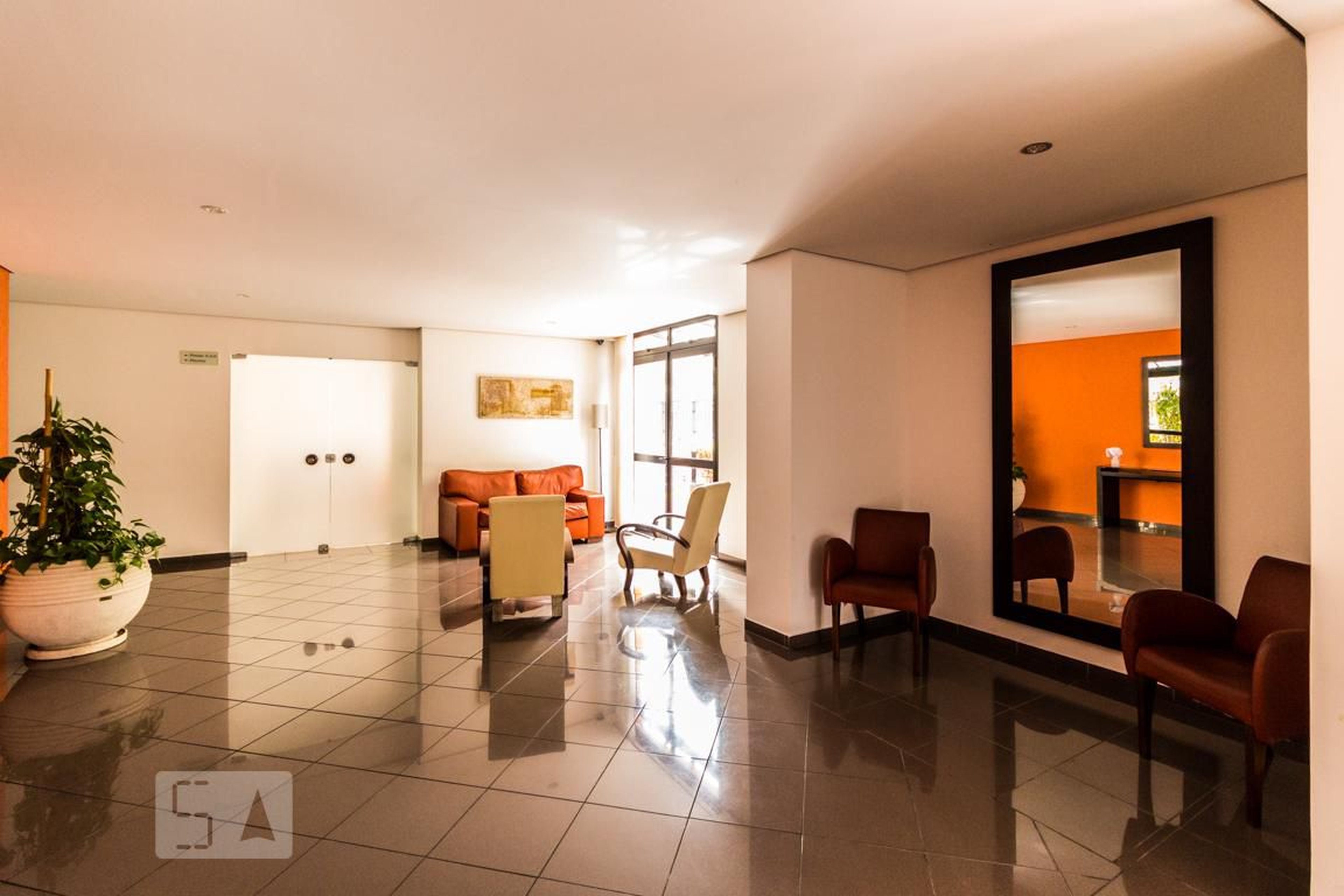 Hall - Eduardo Prado