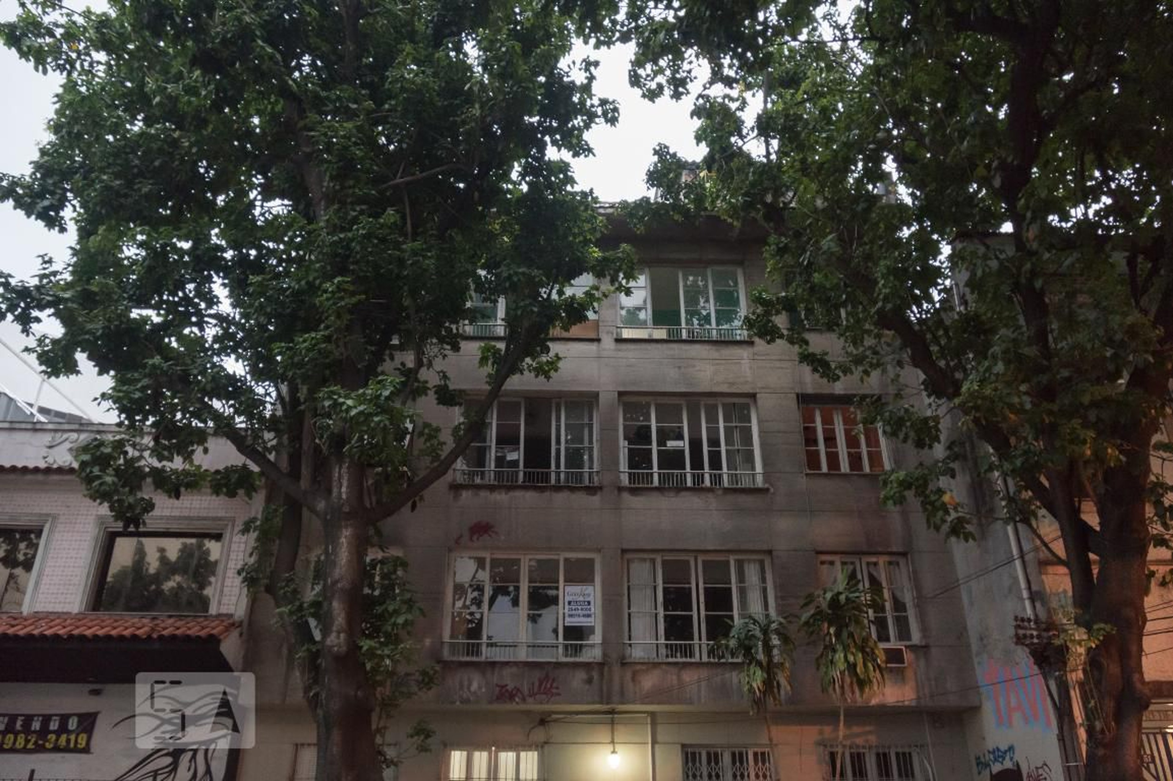 Fachada do prédio Condomínio em Rua Alice, 41