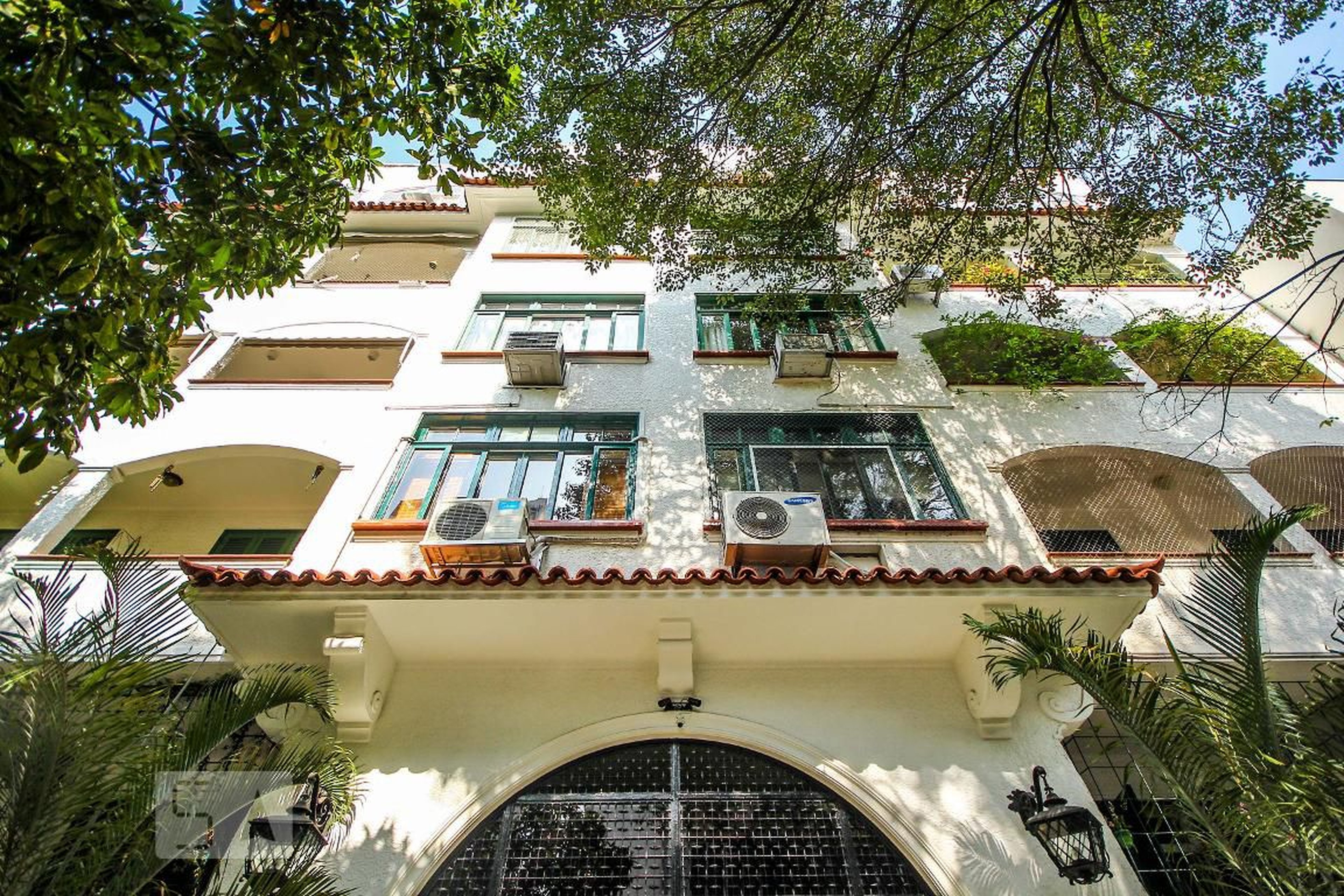 Fachada Condomínio em Rua Barão da Torre, 489