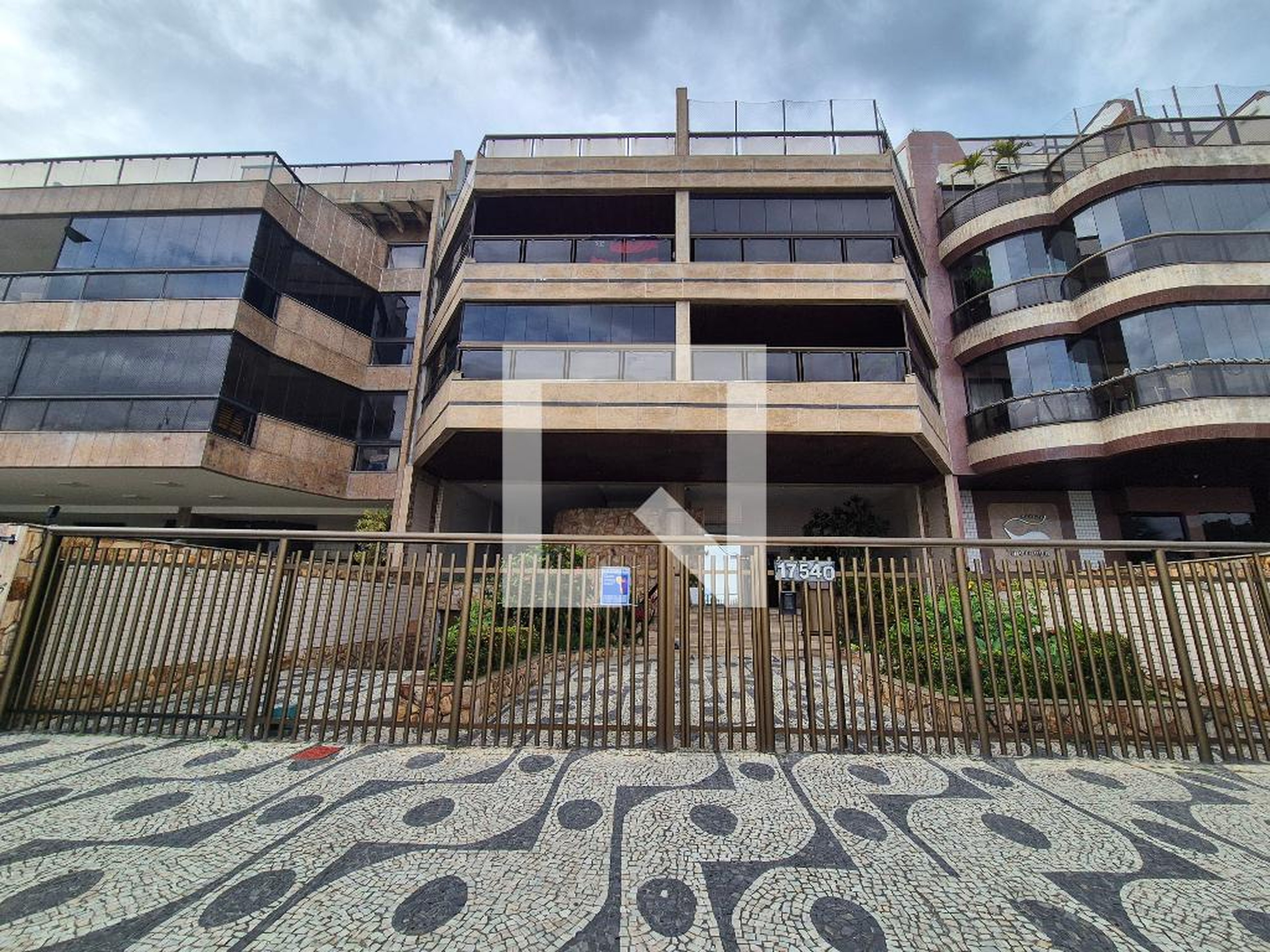 Fachada Condomínio em Avenida Lúcio Costa, 17540