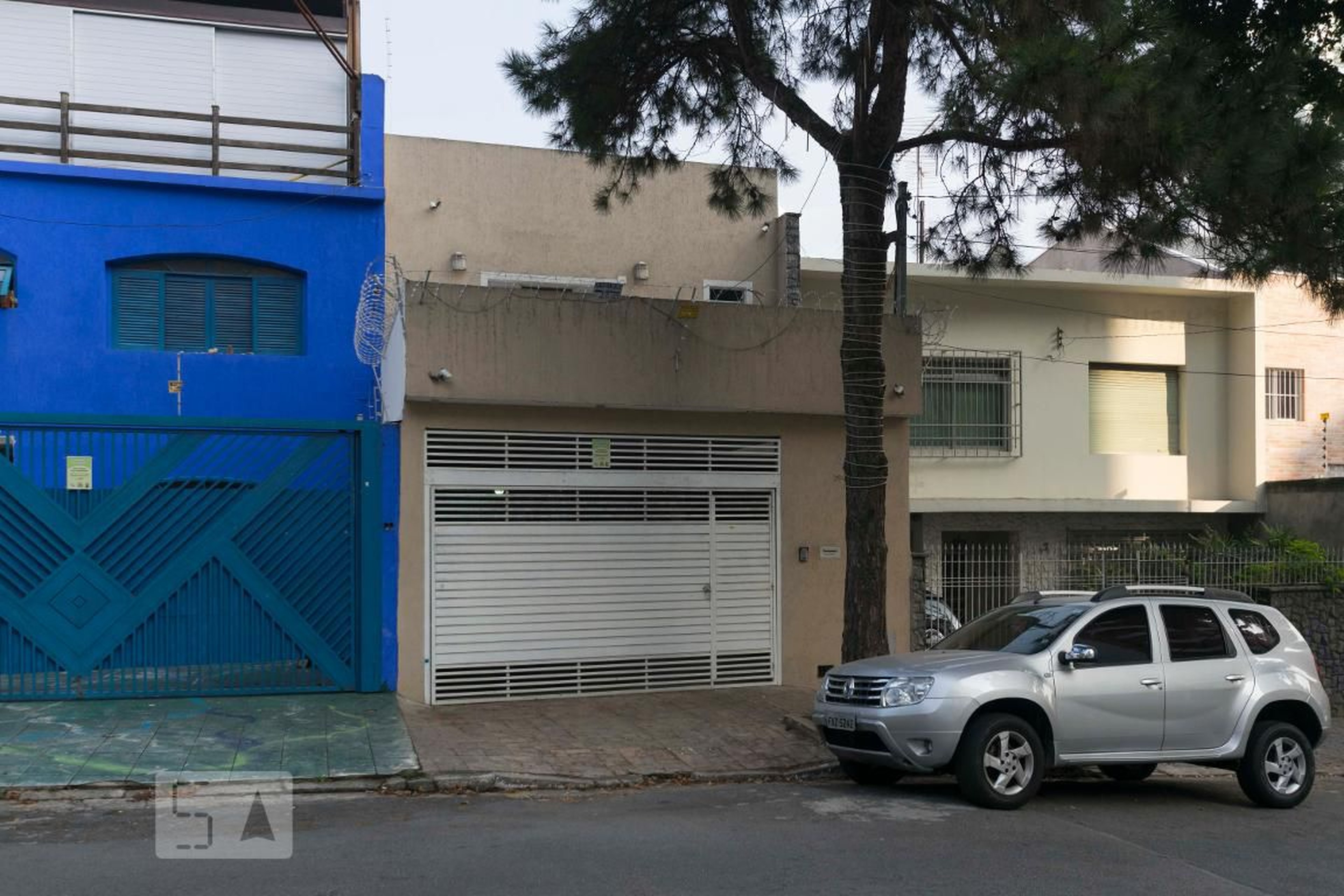 Fachada Condomínio em Rua Aporá, 46
