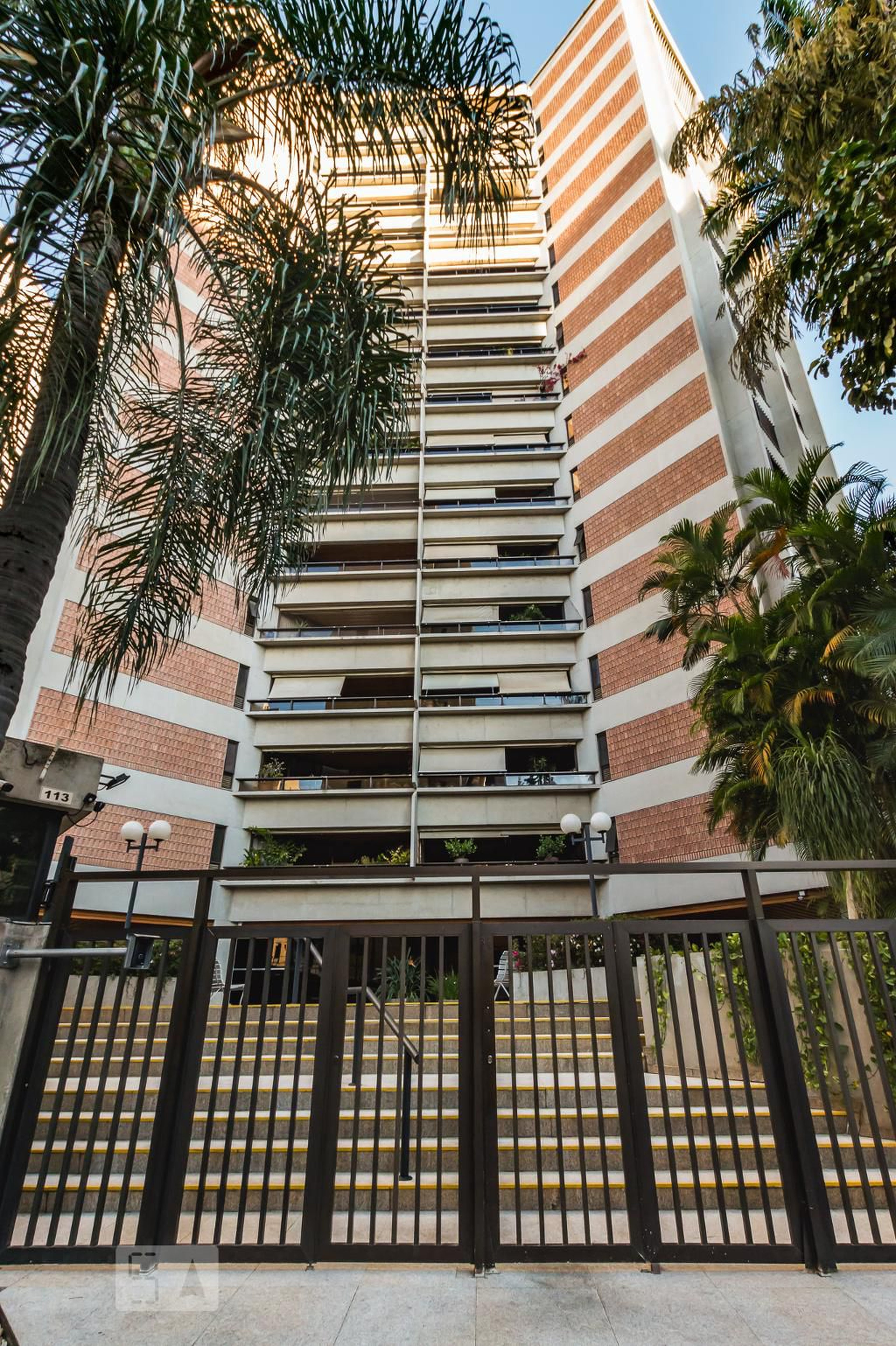 Fachada Condomínio Plaza Carlos Gomes