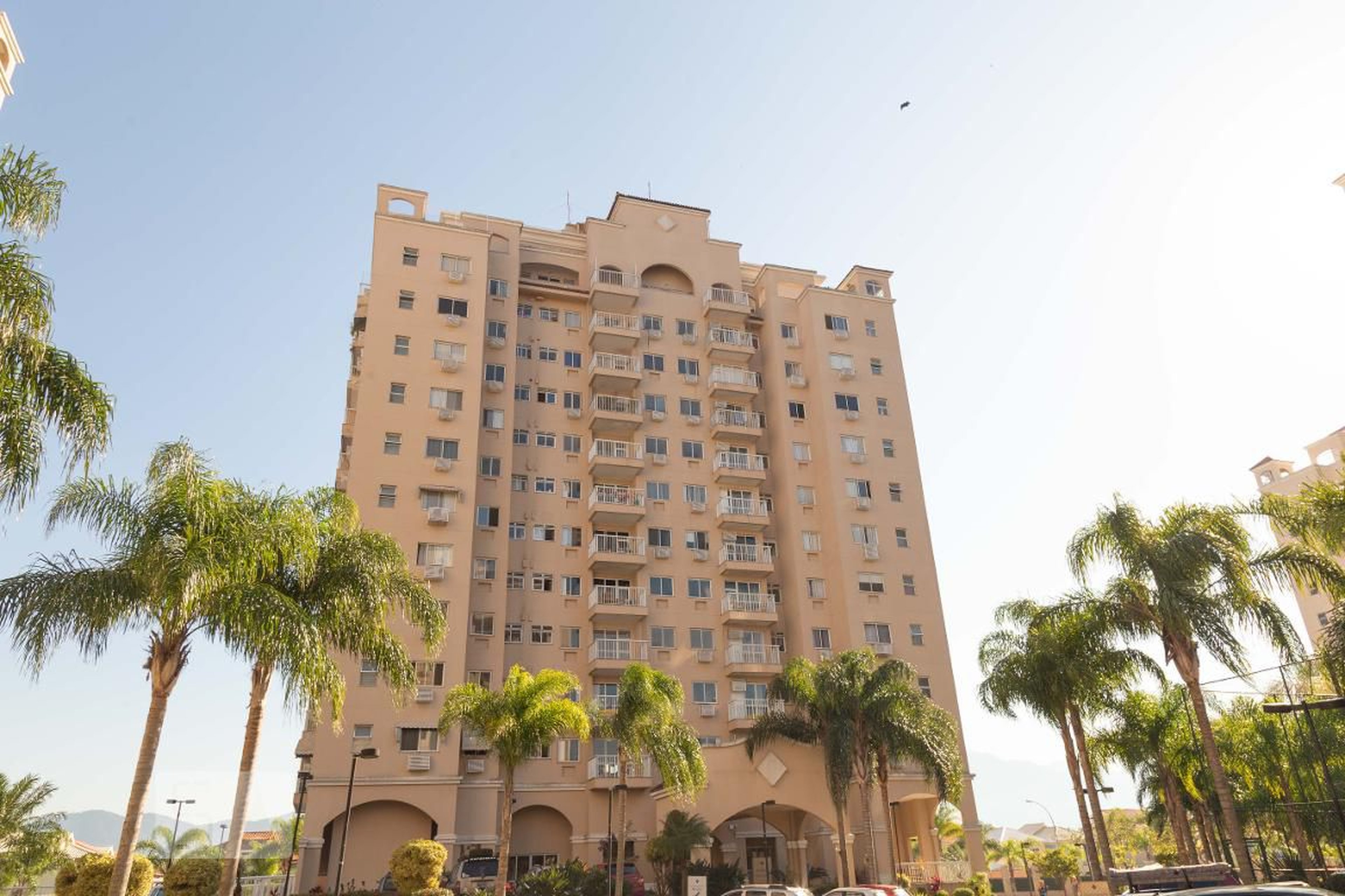 Fachada Condomínio em Rua Historiador Werneck da Silva, 206