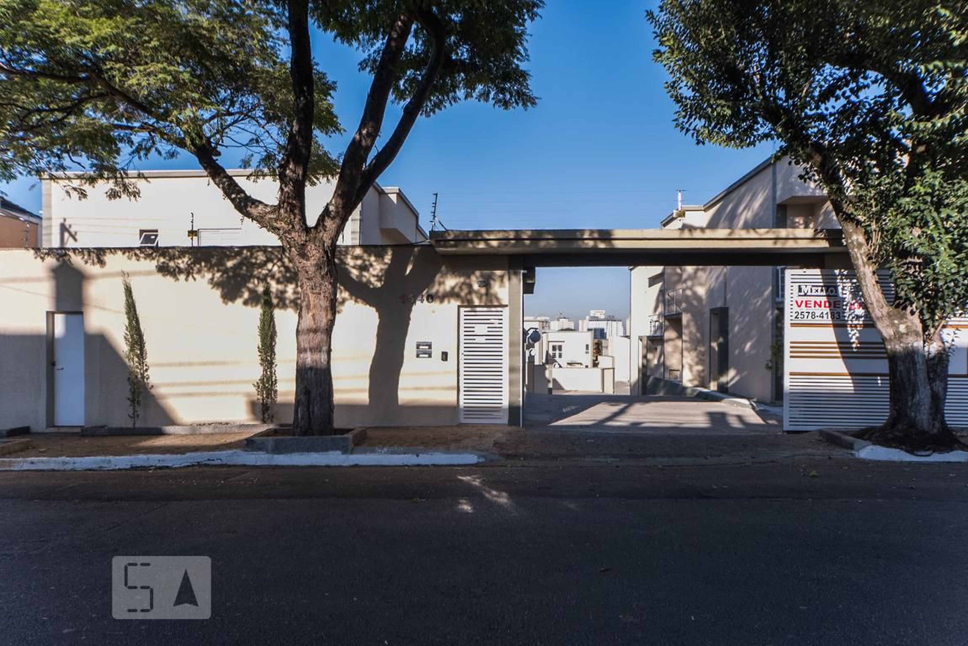 Fachada do Condomínio Residencial Village