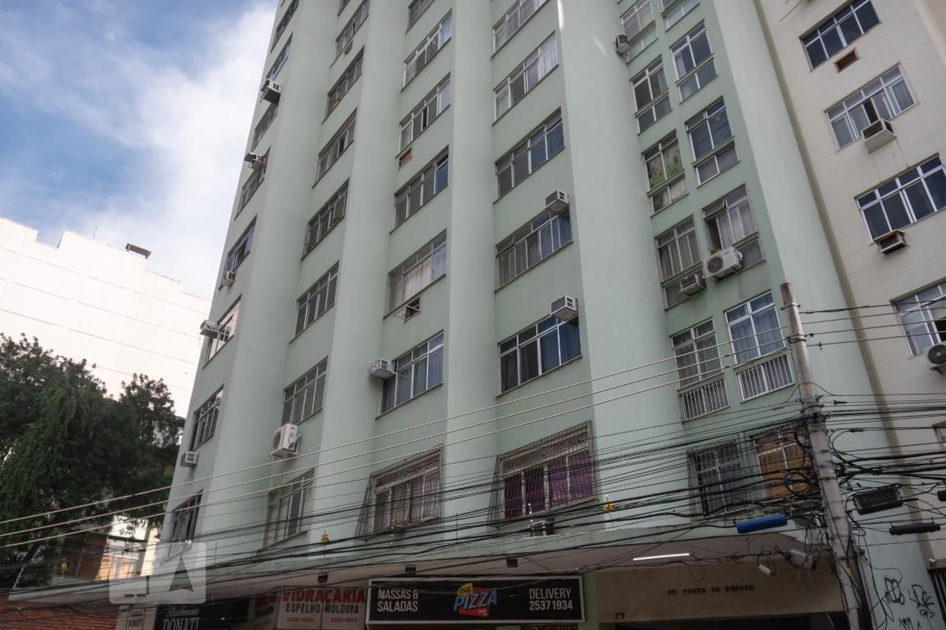 Fachada do prédio Edifício Torre de Bronze