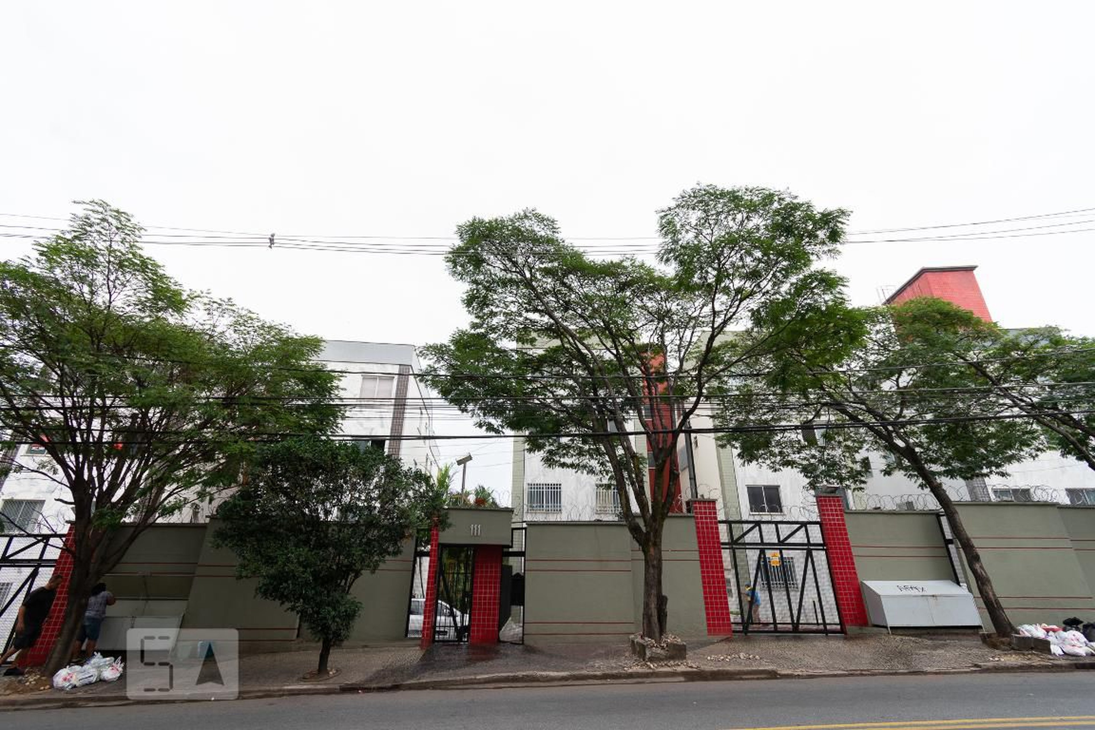 Fachada Condomínio em Rua Paulo Piedade Campos, 111