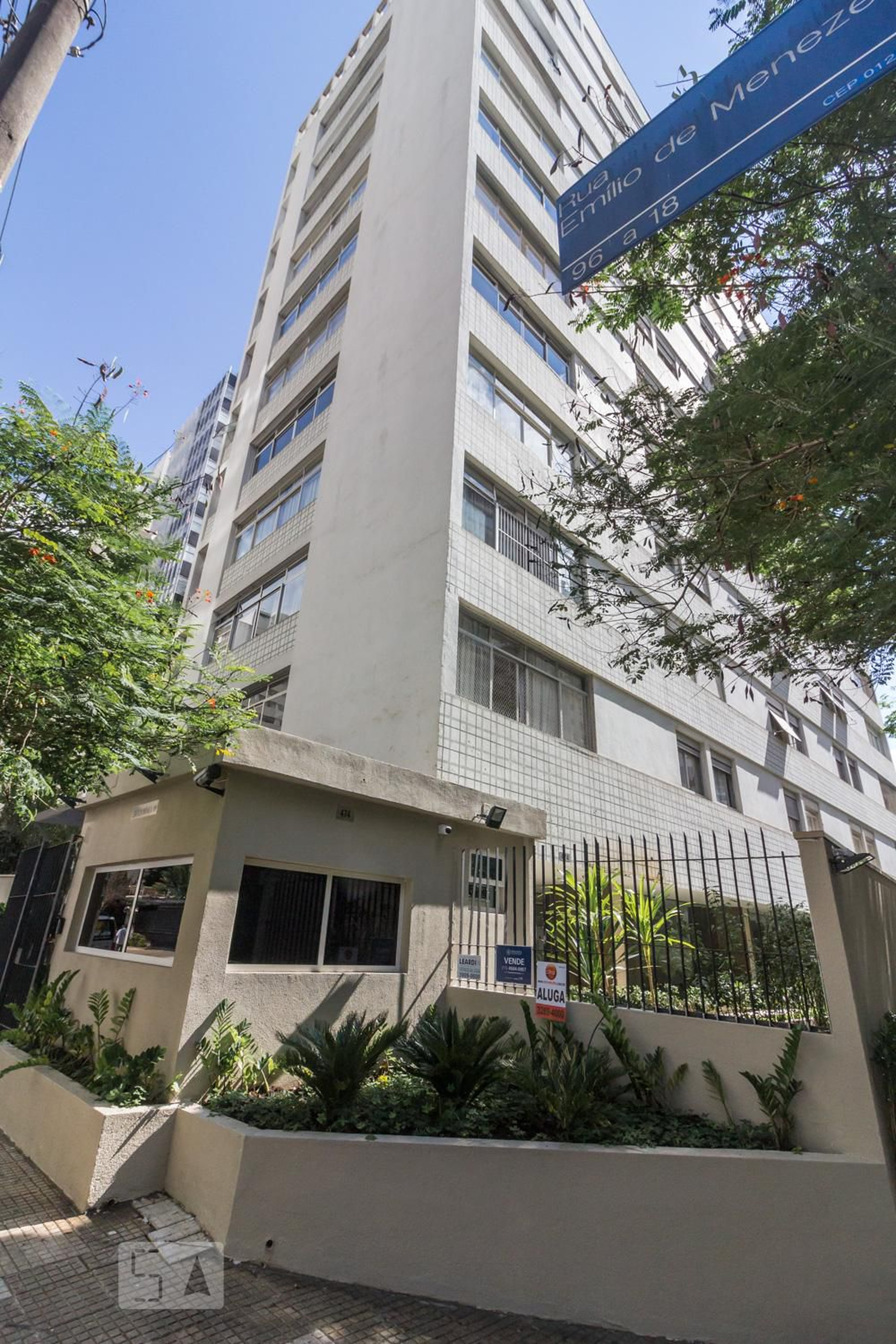 Fachada Condomínio em Rua Doutor Gabriel dos Santos, 474