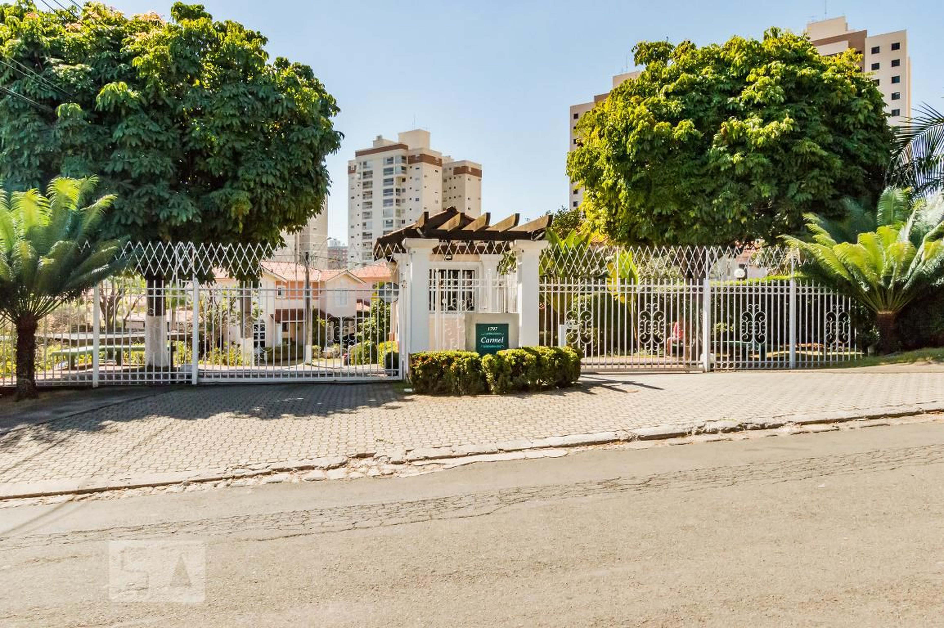 Fachada do Condomínio Condomínio Carmel Residencial