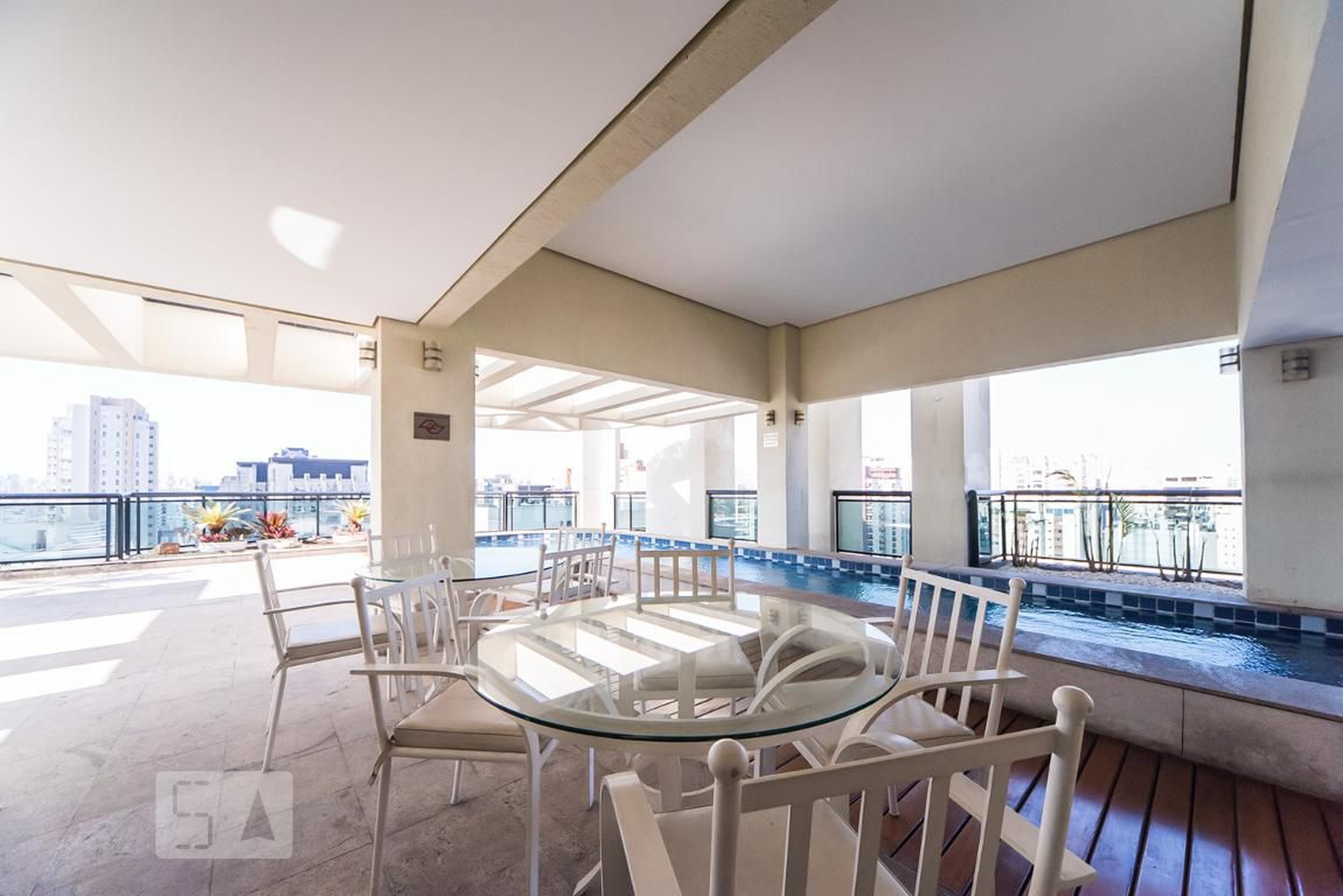 Área da Piscina - International Duplex Residence