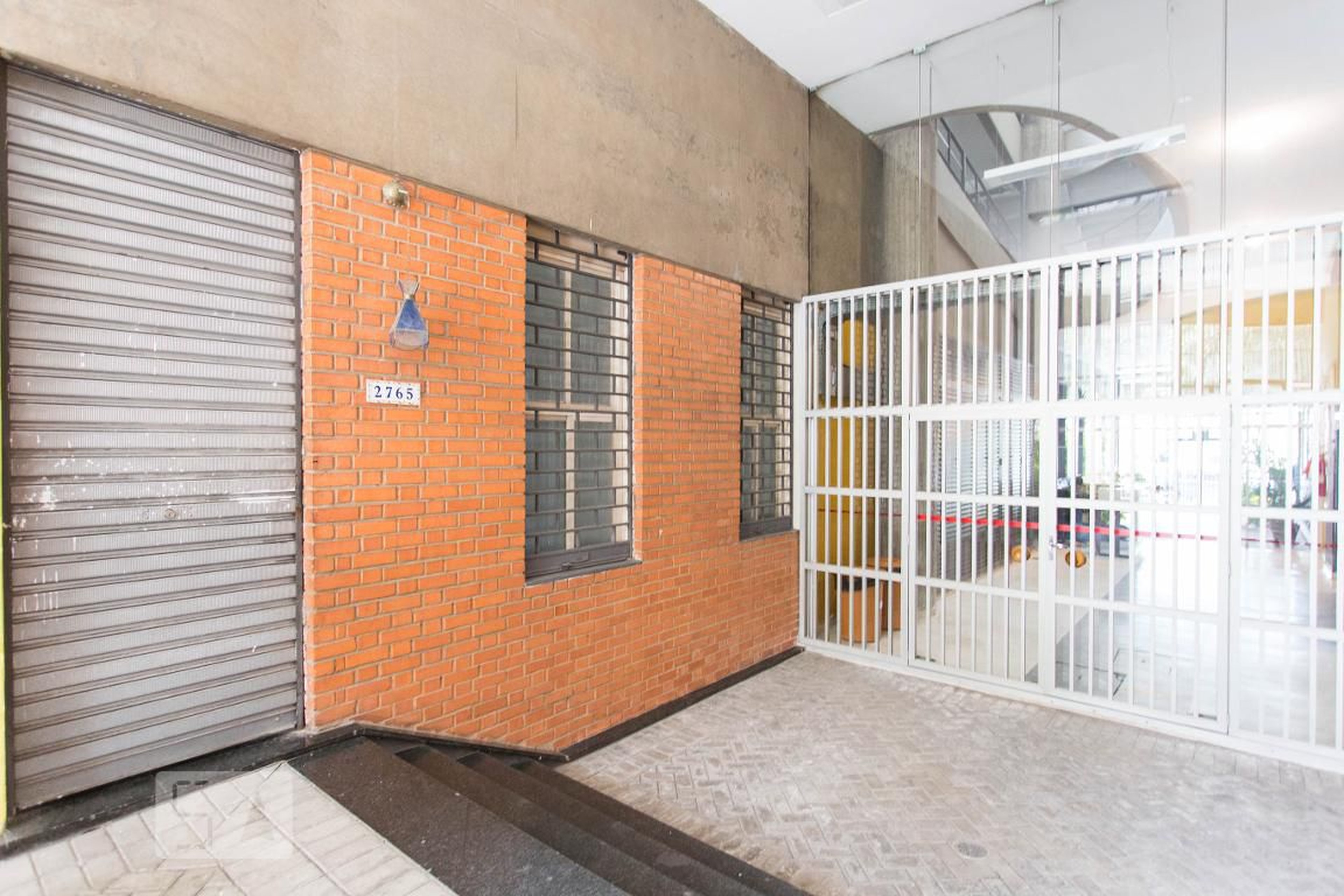 Fachada Condomínio Rua Vinícius de Moraes Loja 1/2