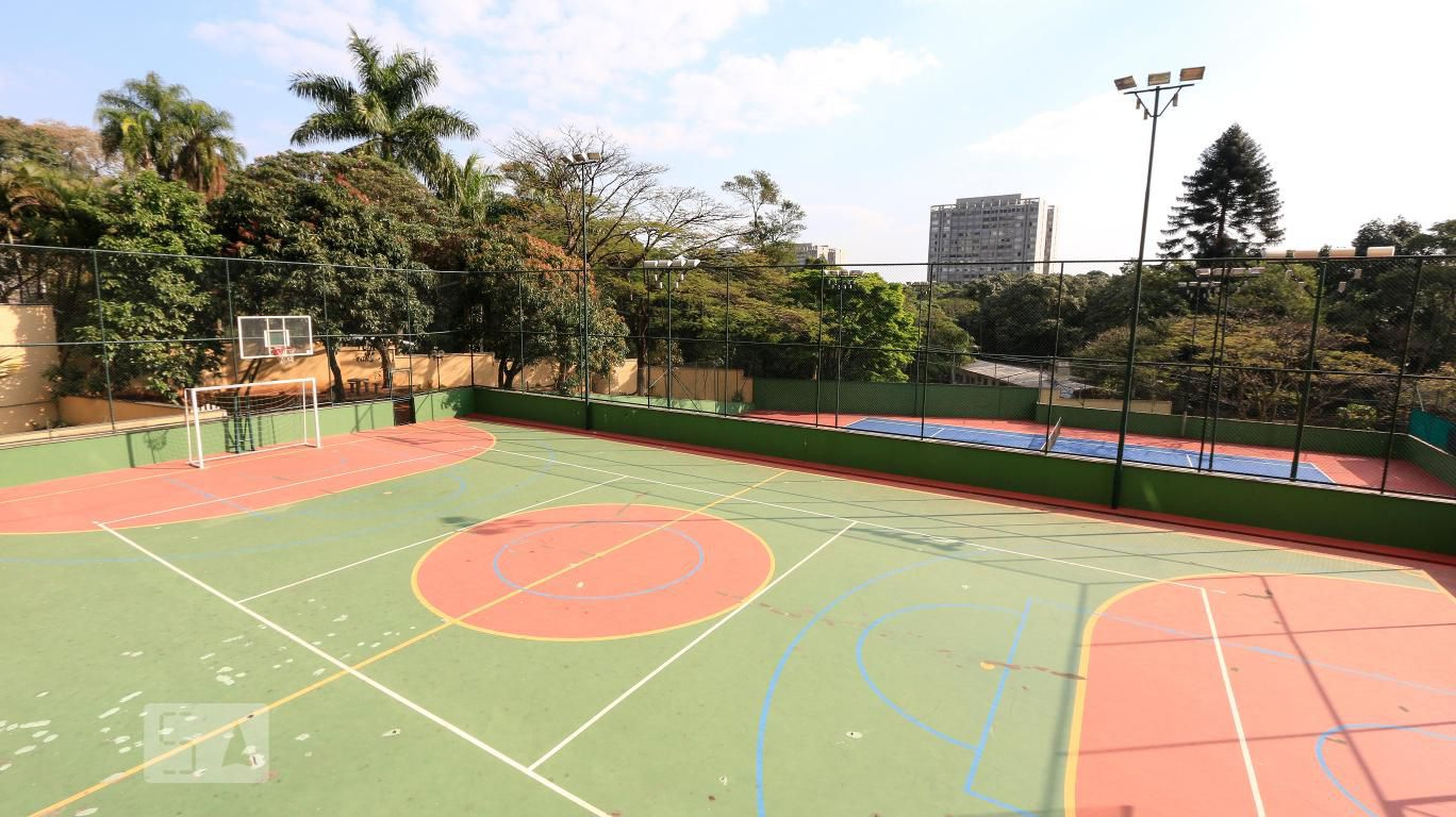 Quadra poliesportiva - Trafalgar Square