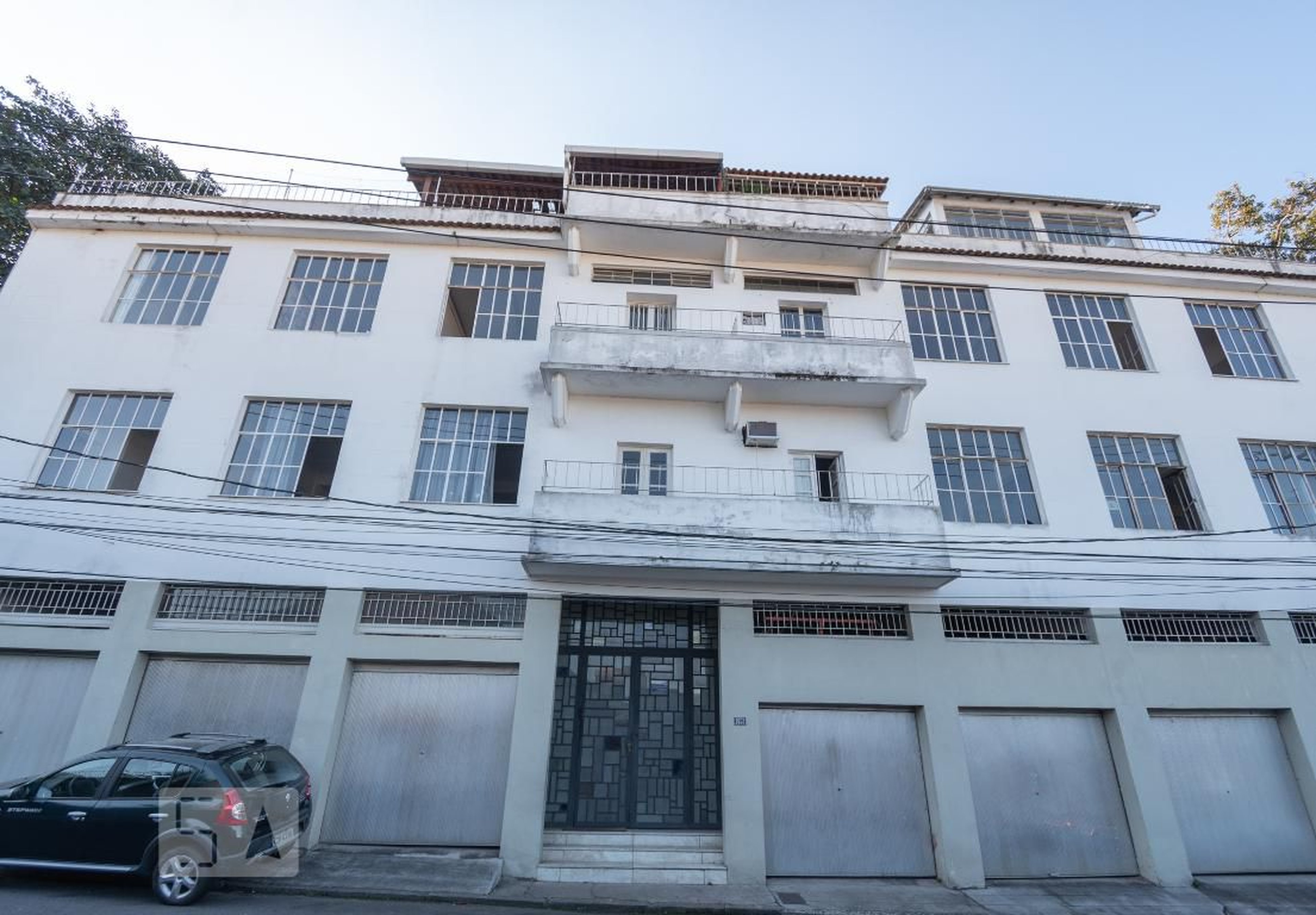 Fachada do prédio Condomínio Rua Alice 1658