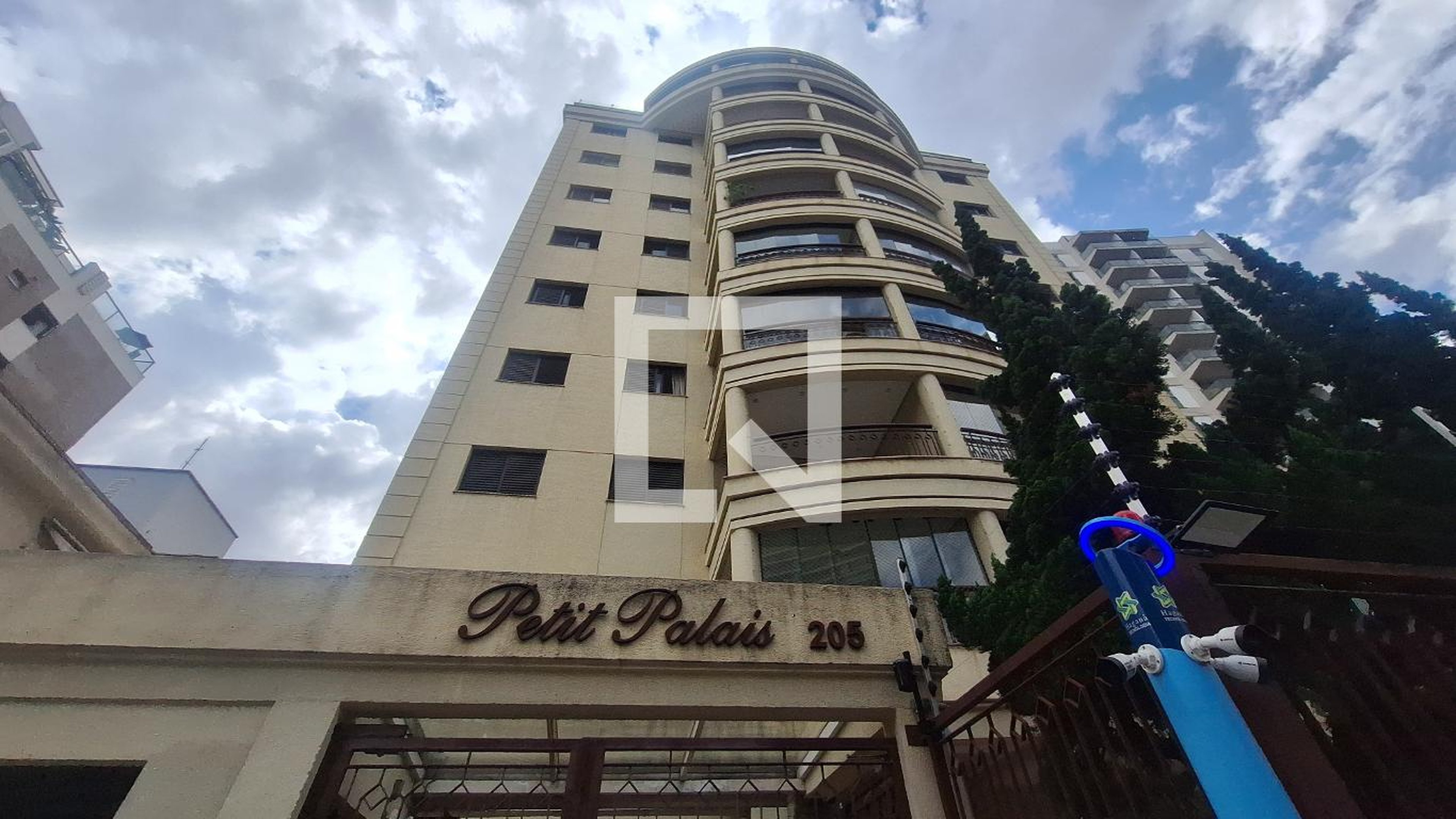 Fachada do Prédio Condomínio Petit Palais