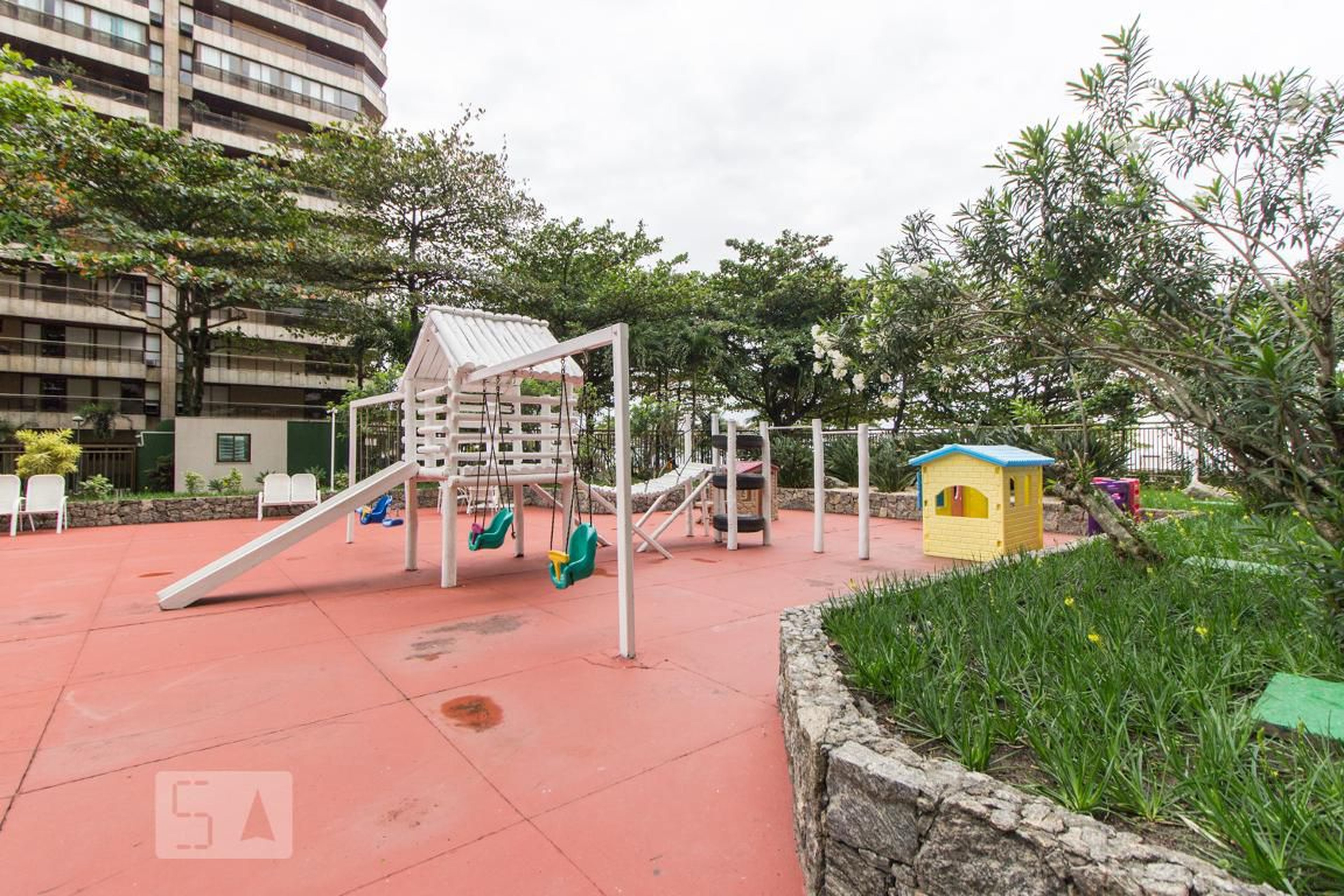 Playground - Rive Droite