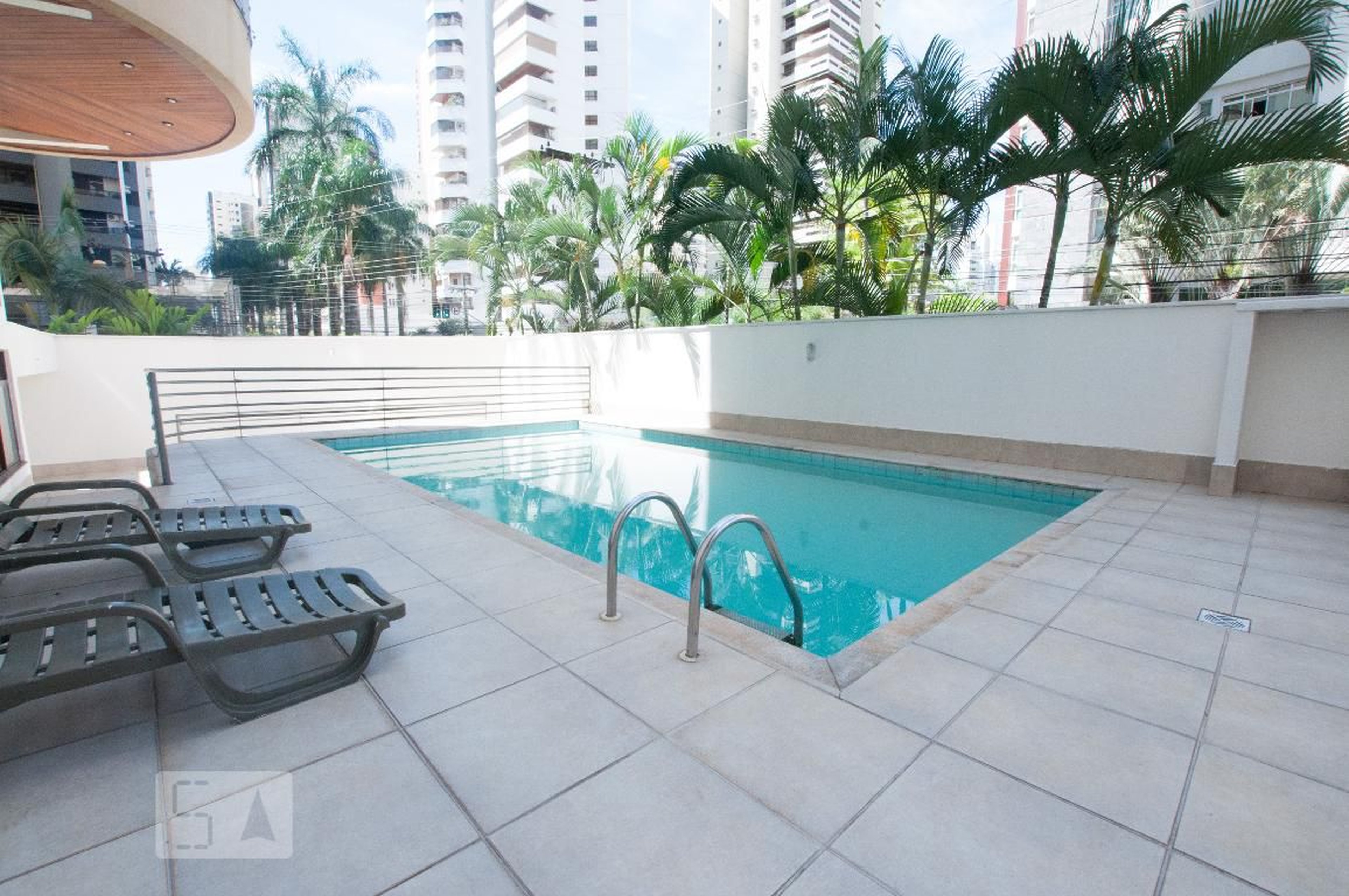 Piscina - Marc Chahall