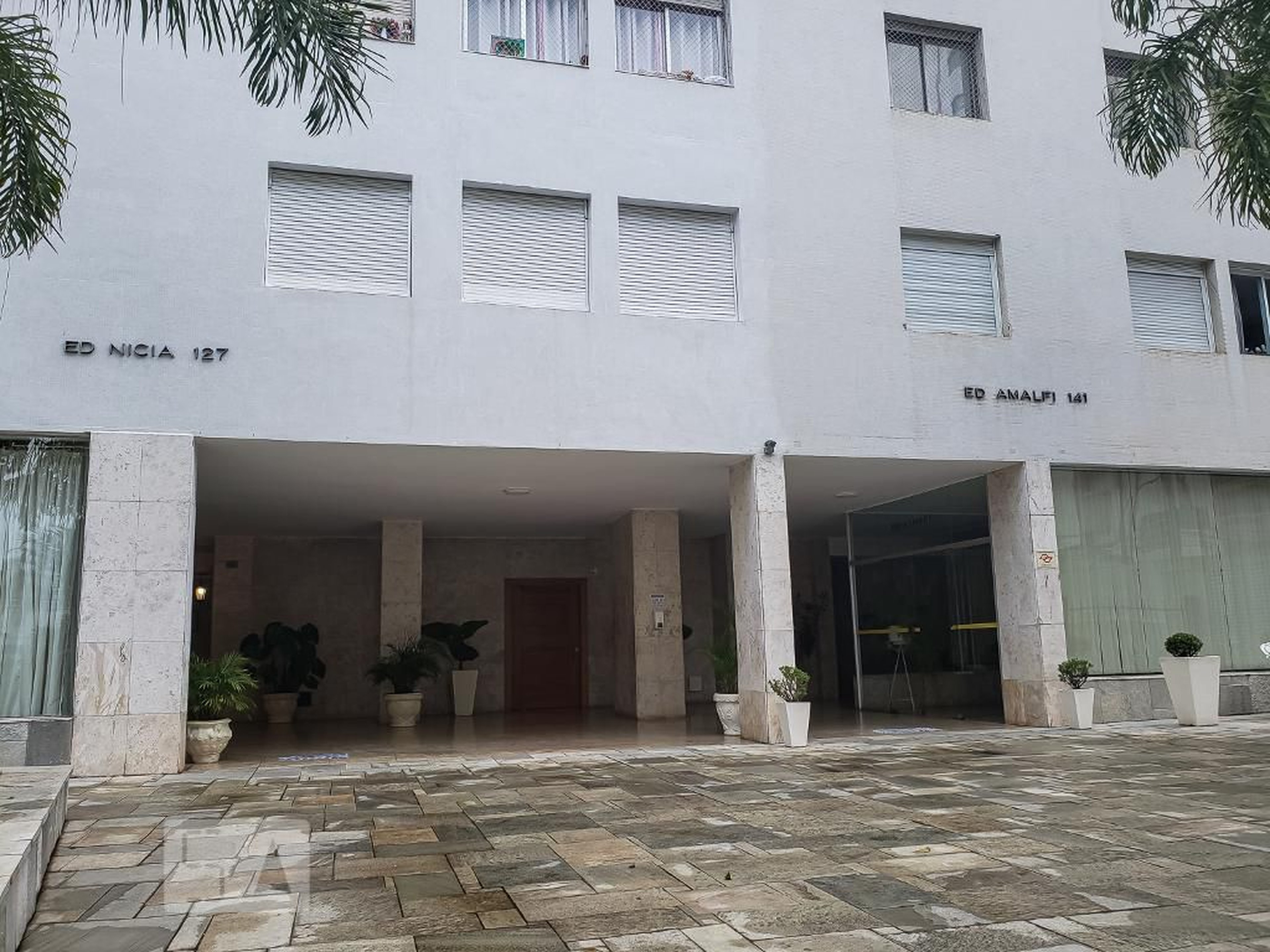 Fachada do Condomínio Edifício Nicia