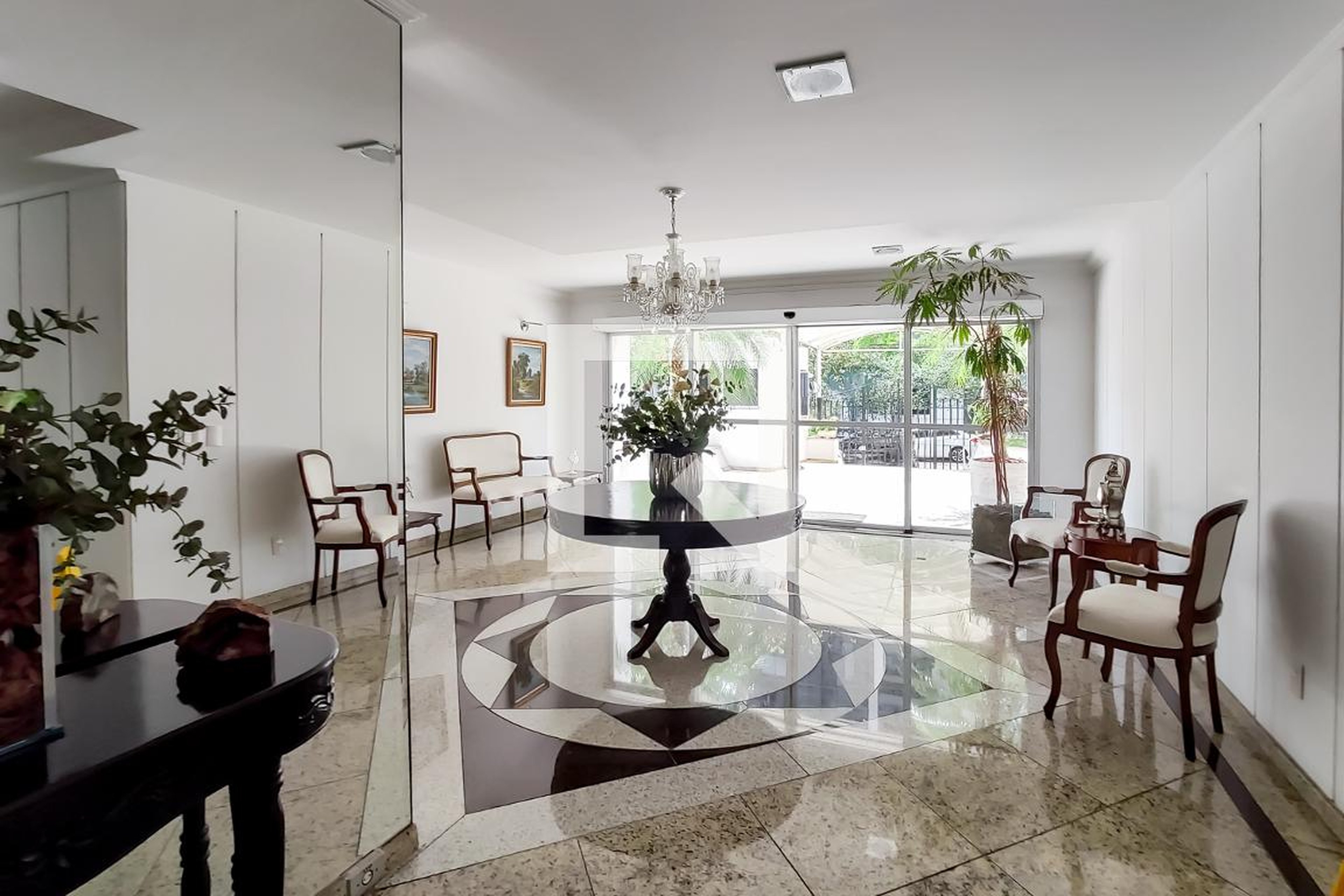 Hall Entrada - Rio Tamega