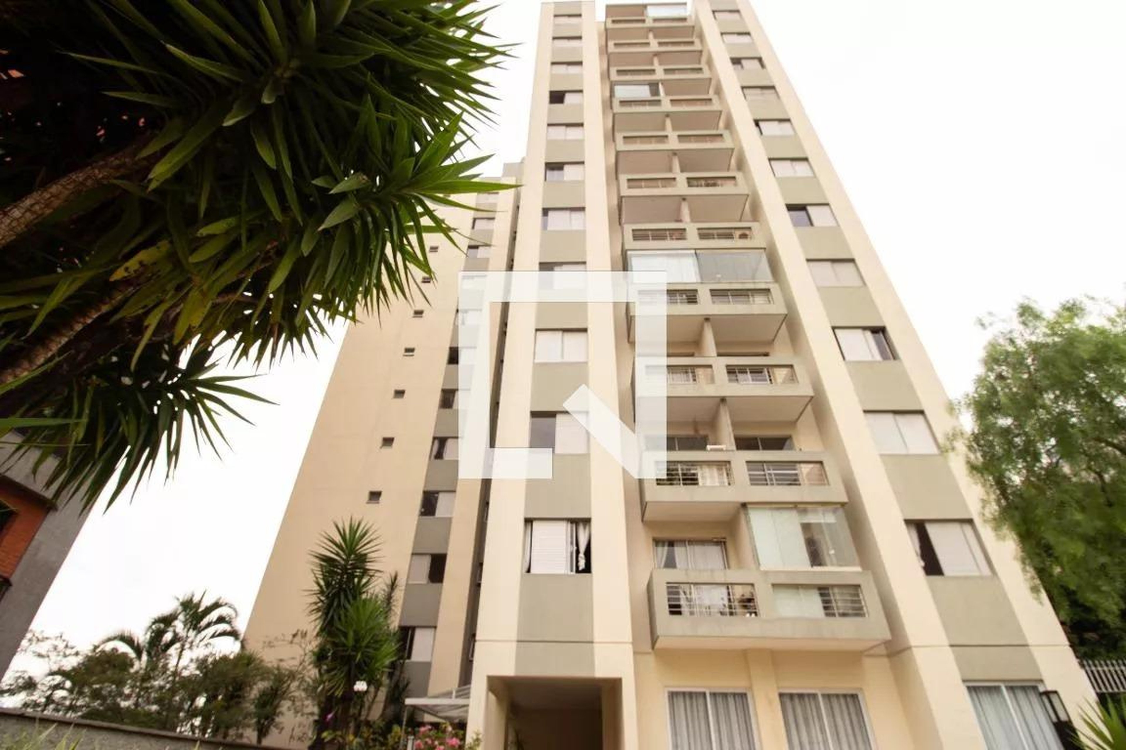 Fachada do Prédio Condomínio Maison de Orleans e Braganca