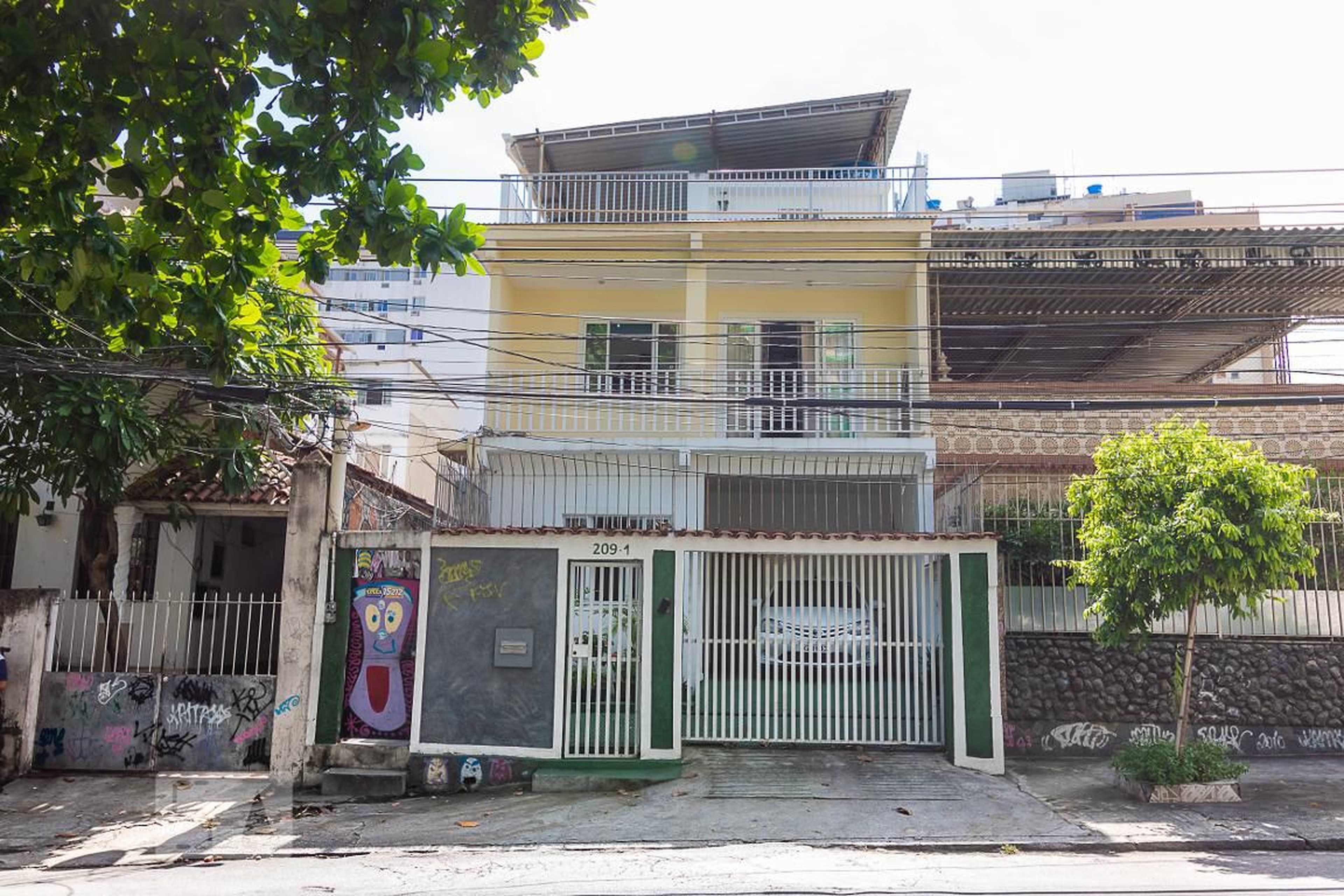 Fachada Condomínio em Rua Coração de Maria, 209