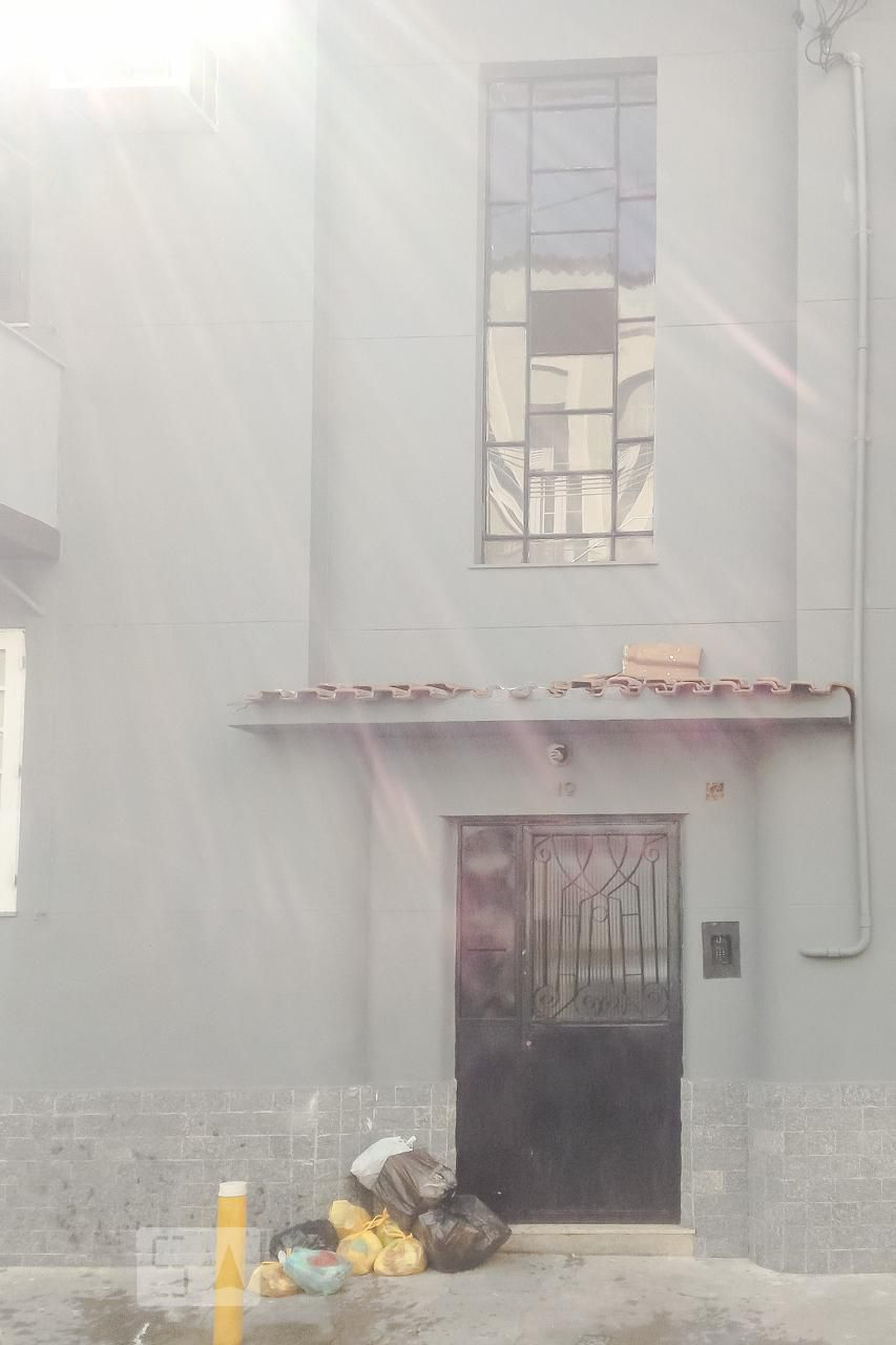 Fachada Condomínio em Rua Vitório da Costa, 12