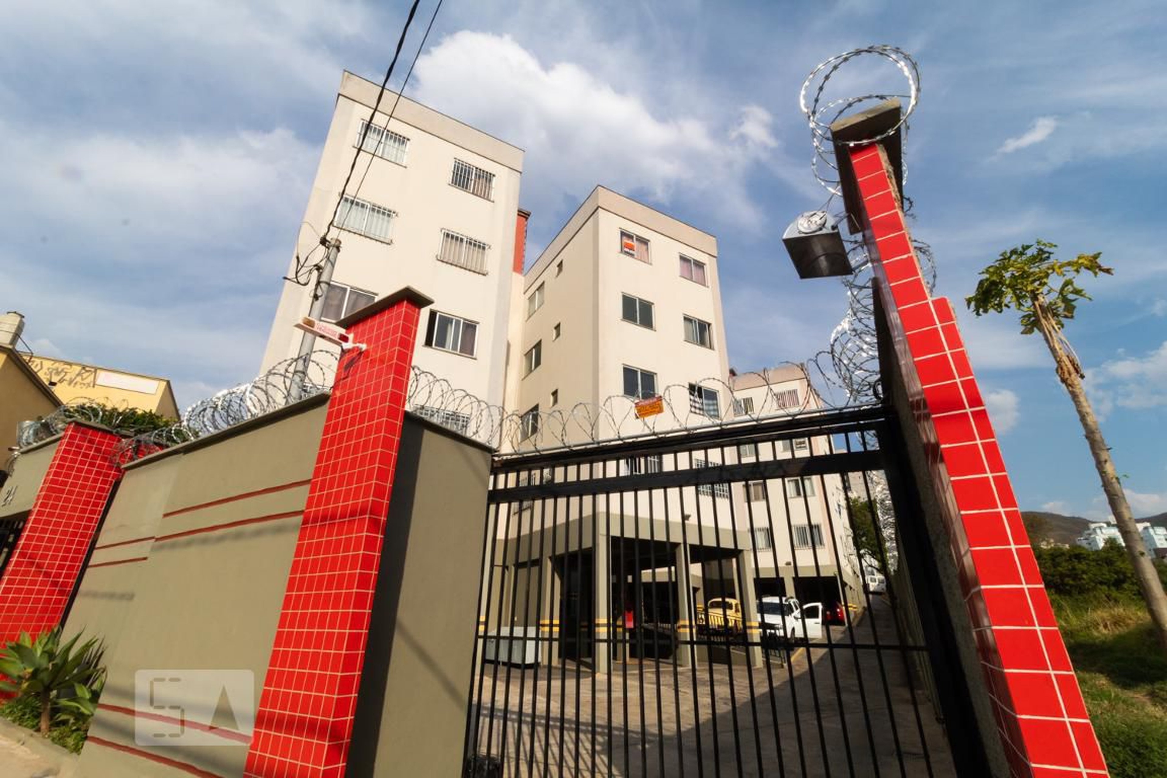 Fachada Condomínio em Rua Engenheiro Godofredo dos Santos, 24