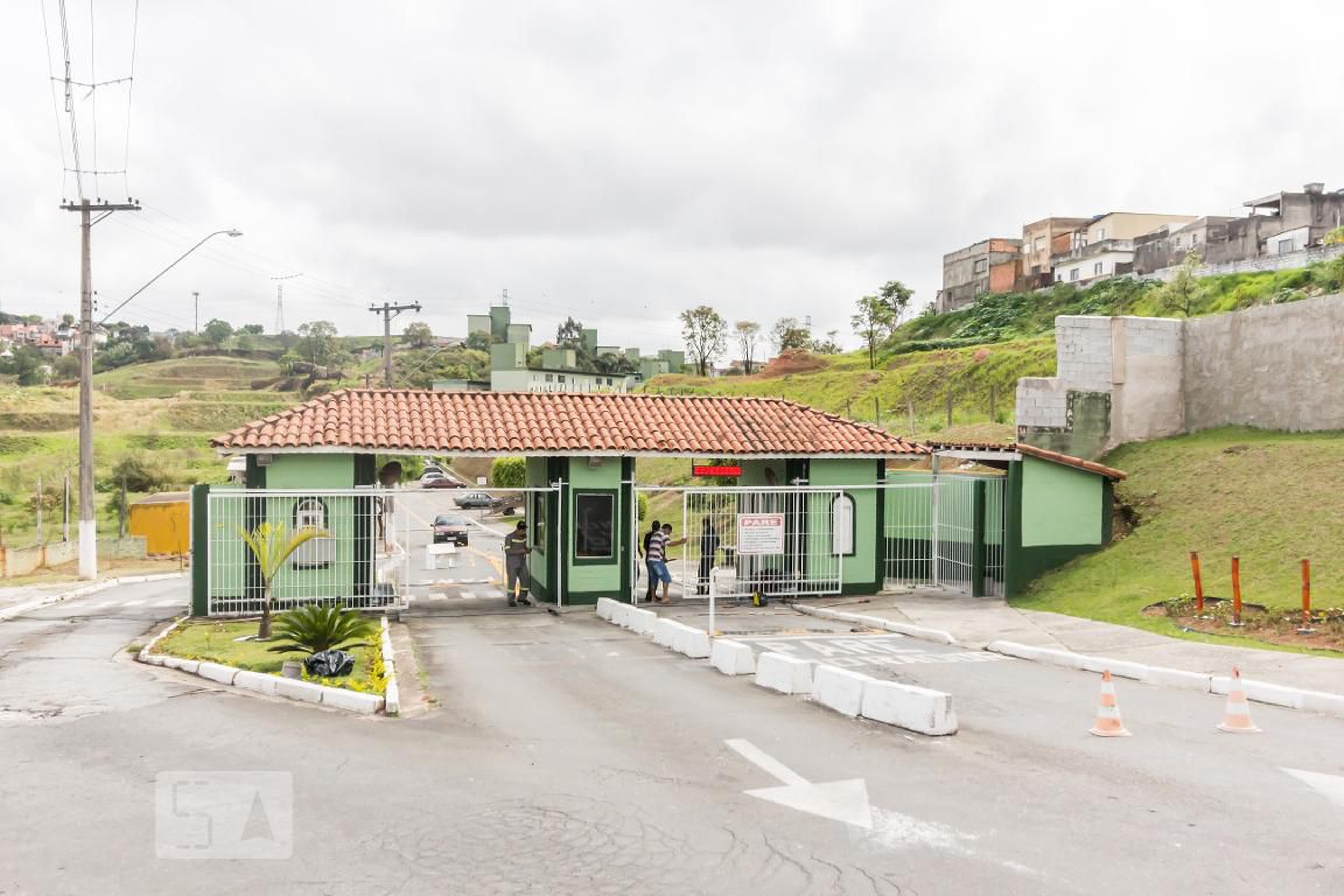 Fachada Condomínio em Estrada Presidente Juscelino Kubitscheck de Oliveira, 1587