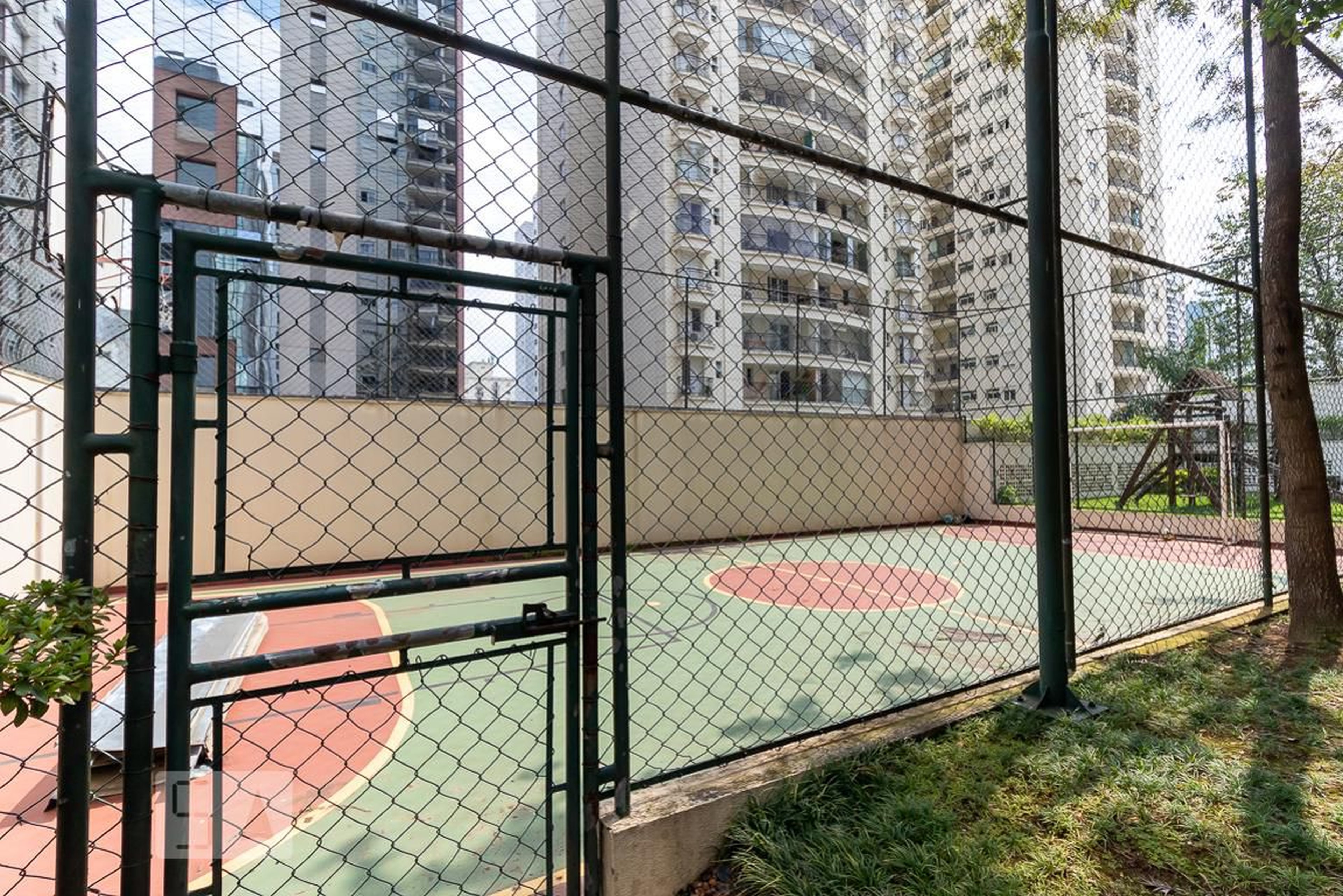 Quadra esportiva - Palais Des Arts