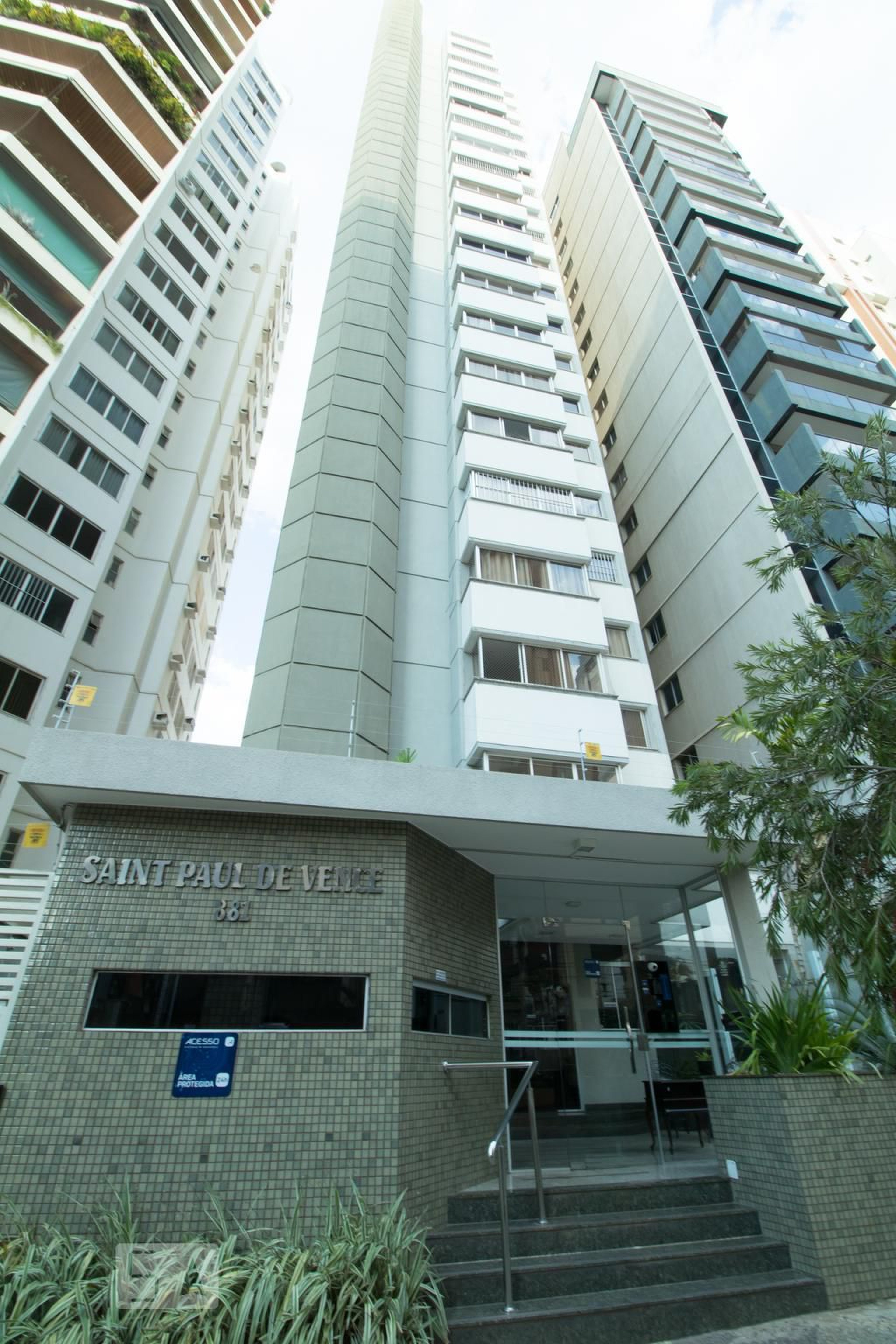 Fachada Condomínio em Rua 3, 881