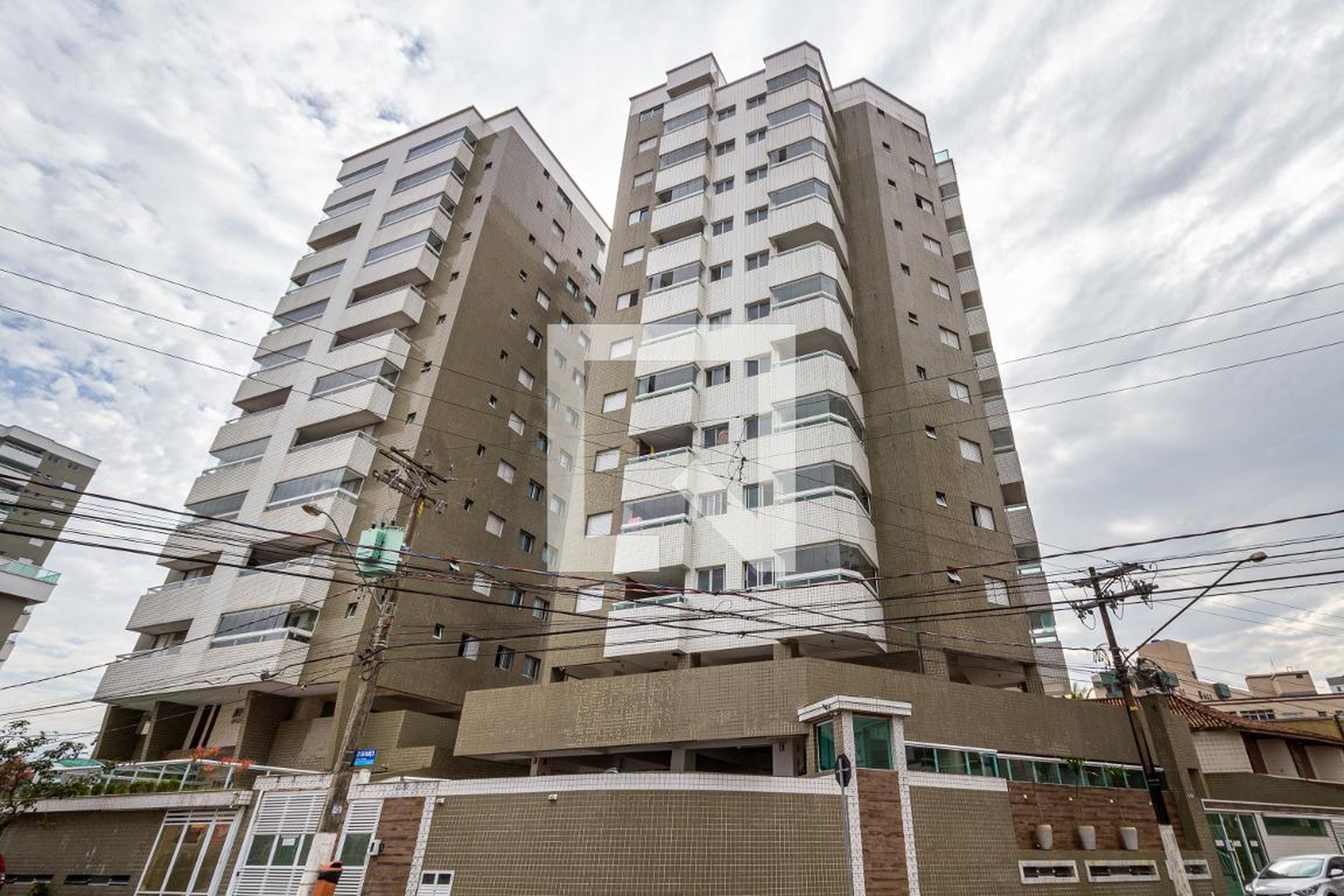 Fachada Condomínio em Avenida Nove de Julho, 100